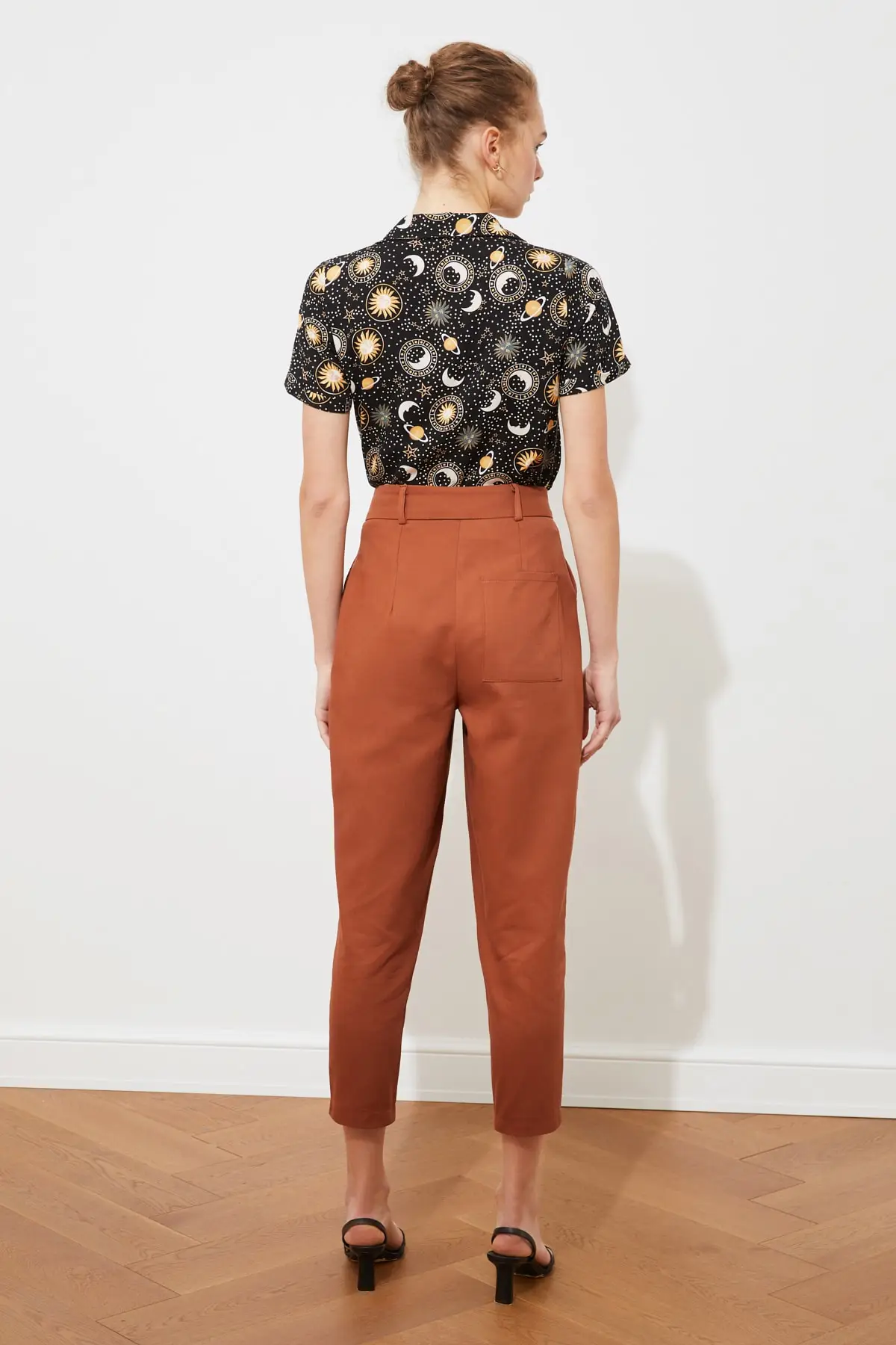 

Women's Brown Carrot Pants