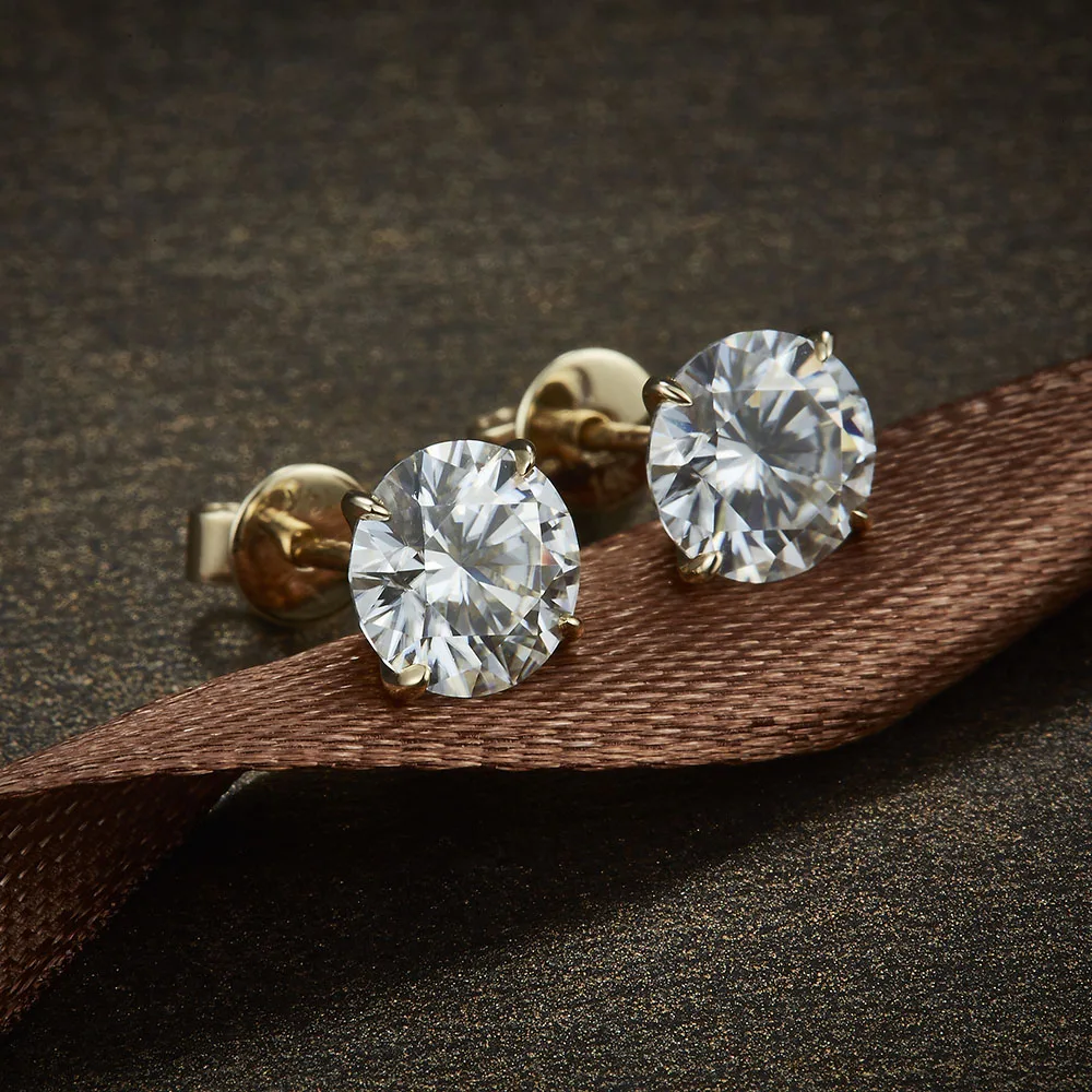 Серьги гвоздики NiceGems женские из белого золота 585 пробы с 4 зубцами от 0 8 до ст. TW D