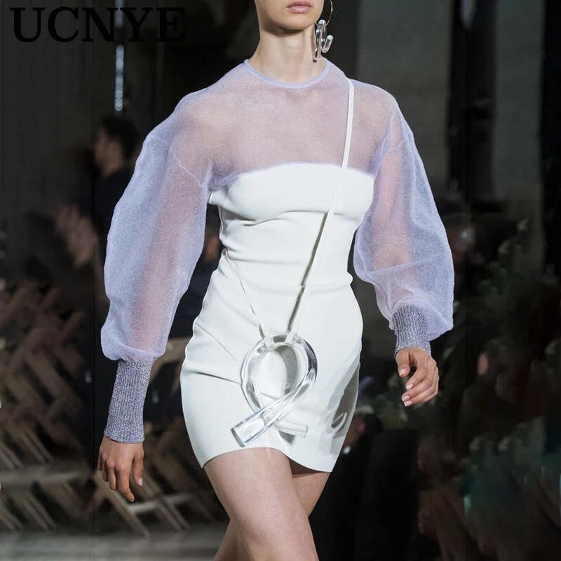 Unye Сетчатое мини платье с открытыми плечами и фонариком длинным рукавом вечерние