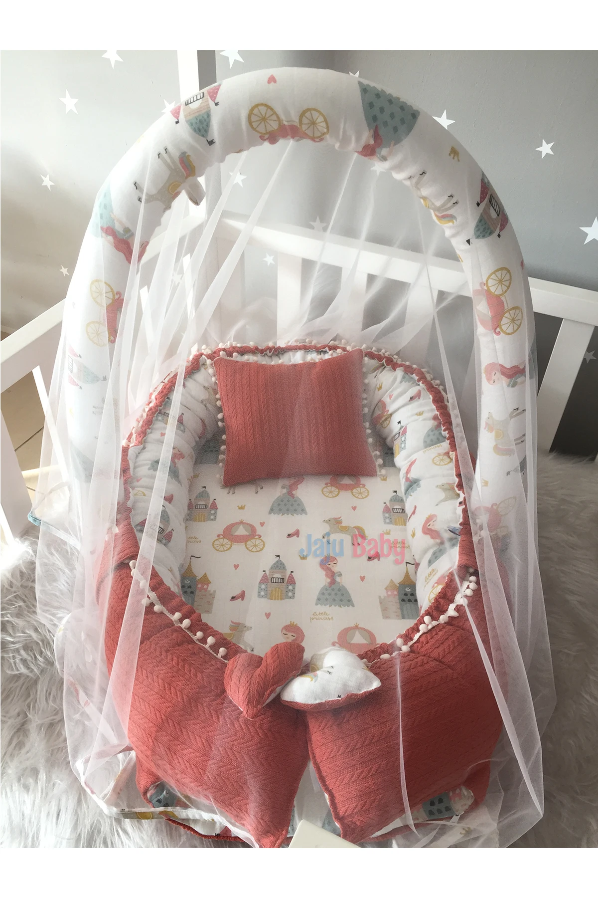 Jaju Baby Handmade Red Tricot Fabric and Princess Muslin Fabric Pompom Babynest Mosquito Net and Toy Apparatus Portable Baby Bed