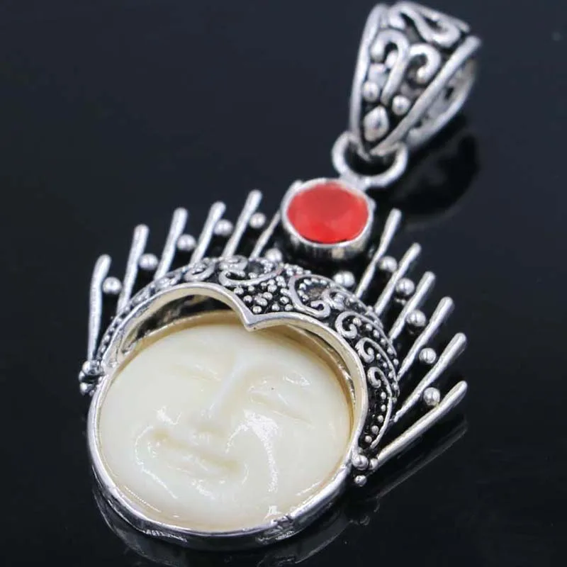 Кулон серебряный с изображением рубина перидота голубого топаза 12 г 50 х31 мм |