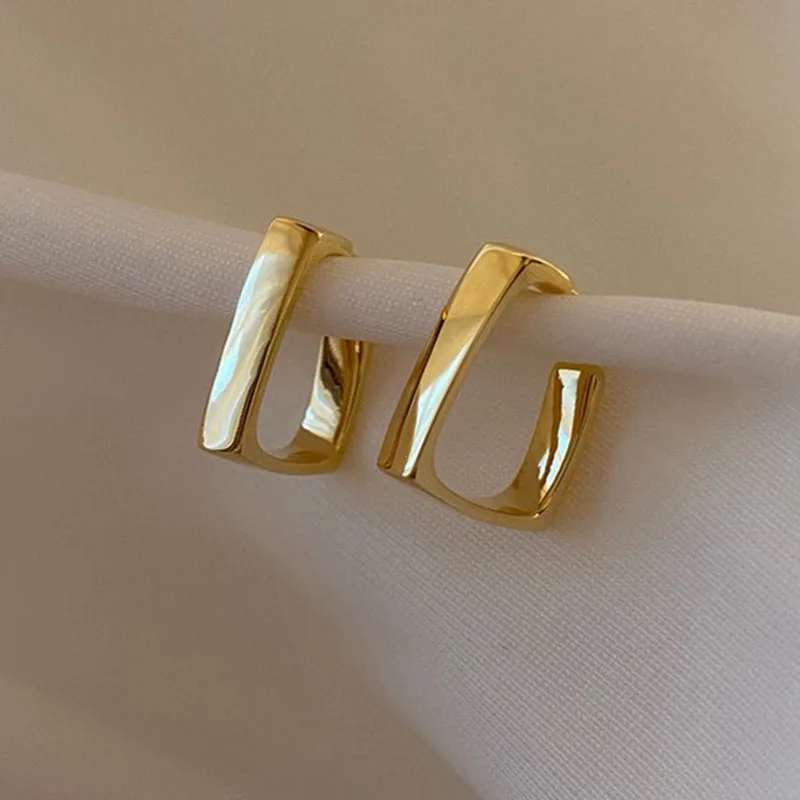 

Fashion Square Geometric Hollowed Out Heart-Shaped Earrings Are Simple And Versatile In Daily Life Earings Stud For Women