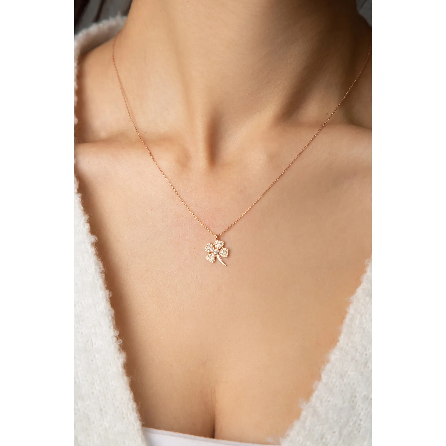 

Elika Silver Women Gemstone Clover Pattern 925 Sterling Silver Necklace Elika Silver new design stylish and elegant new fashion Daily use