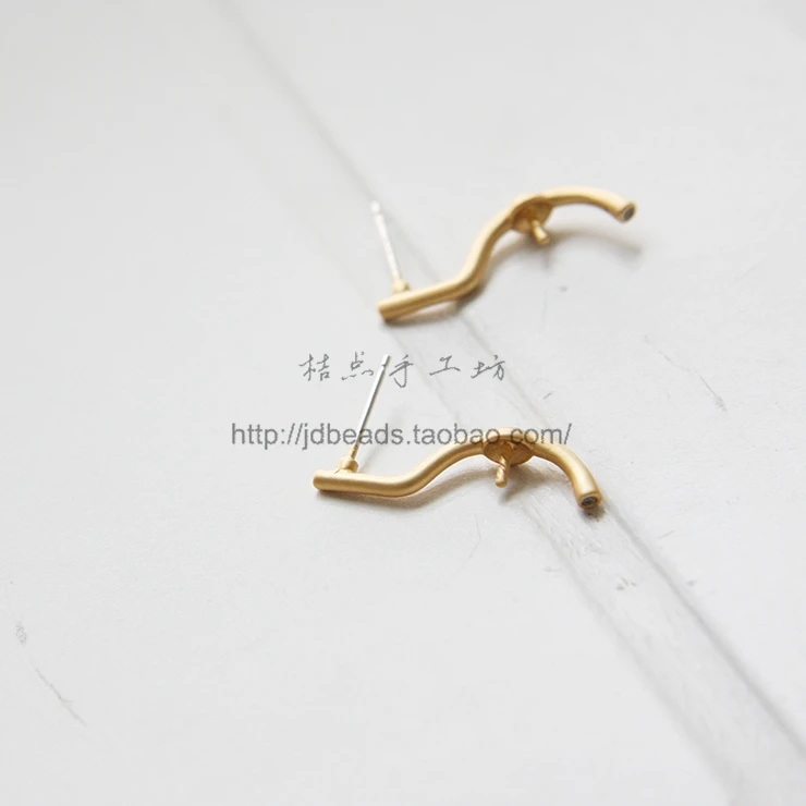 Серьги подвески из матовой латуни 2 шт. (одна пара) премиум класса изогнутые 24 4x4 3