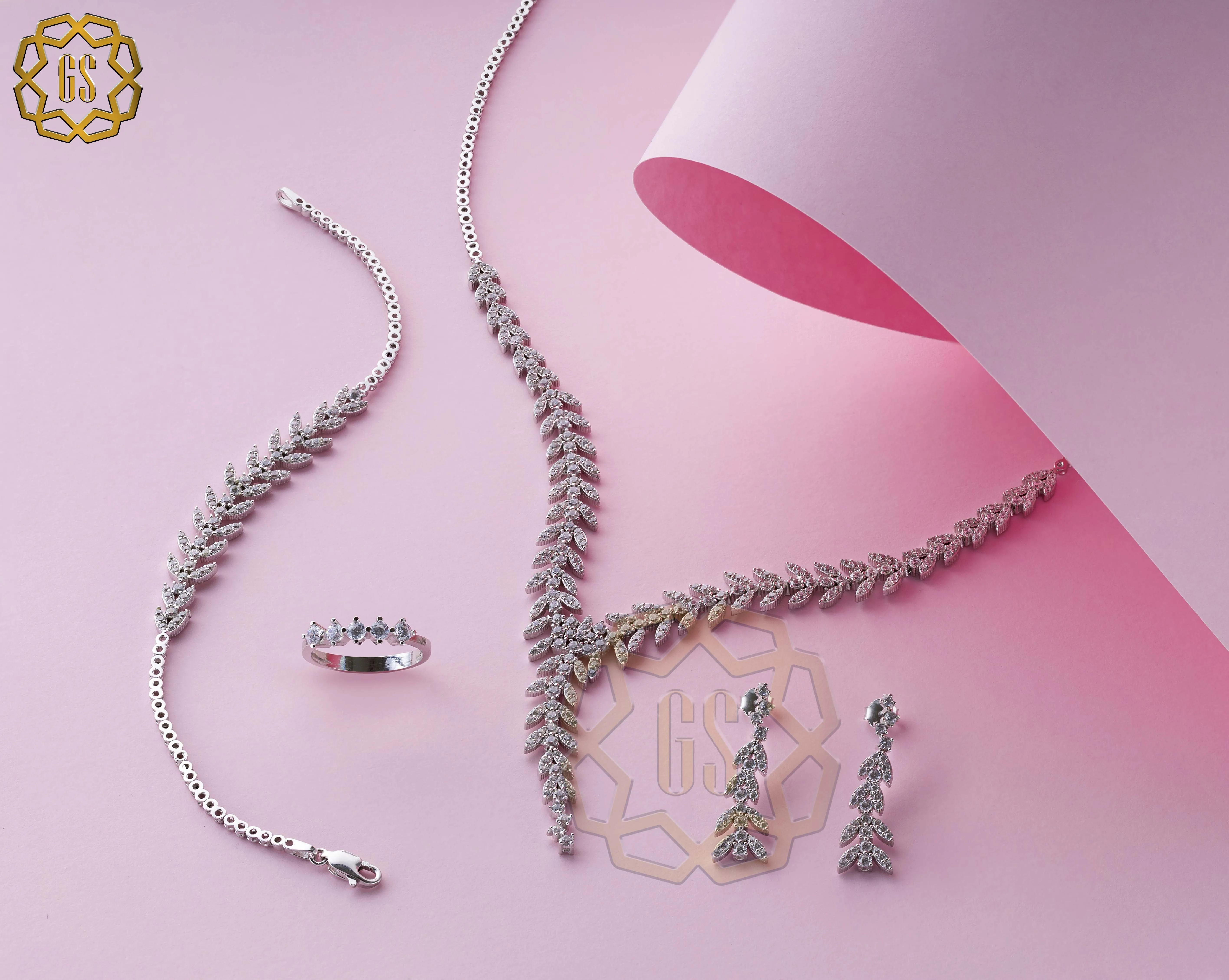 

925 sterling silver Turkish women's set, beautifully crafted in Istanbul, decorated with zircon stone