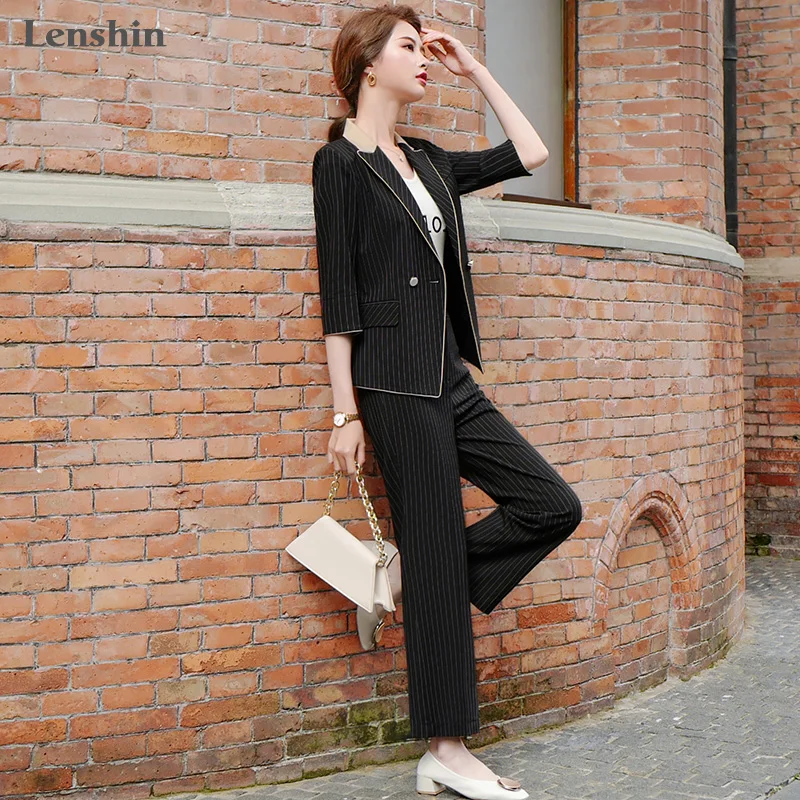 Женский брючный костюм Lenshin комплект из двух предметов летний с контрастным