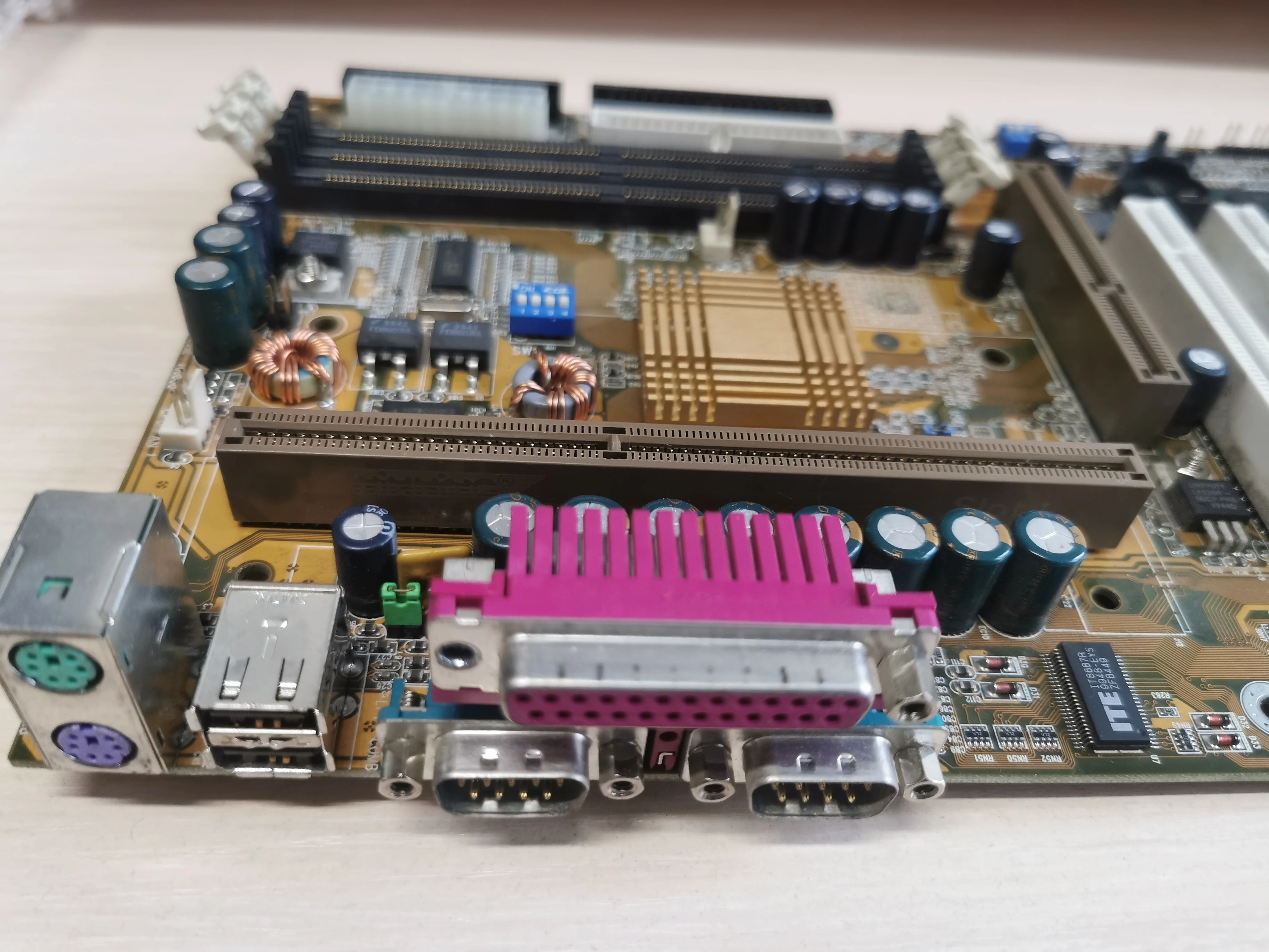 Ская ская GA-6BXC Gigabyte Technology слот 1 Intel | Компьютеры и офис