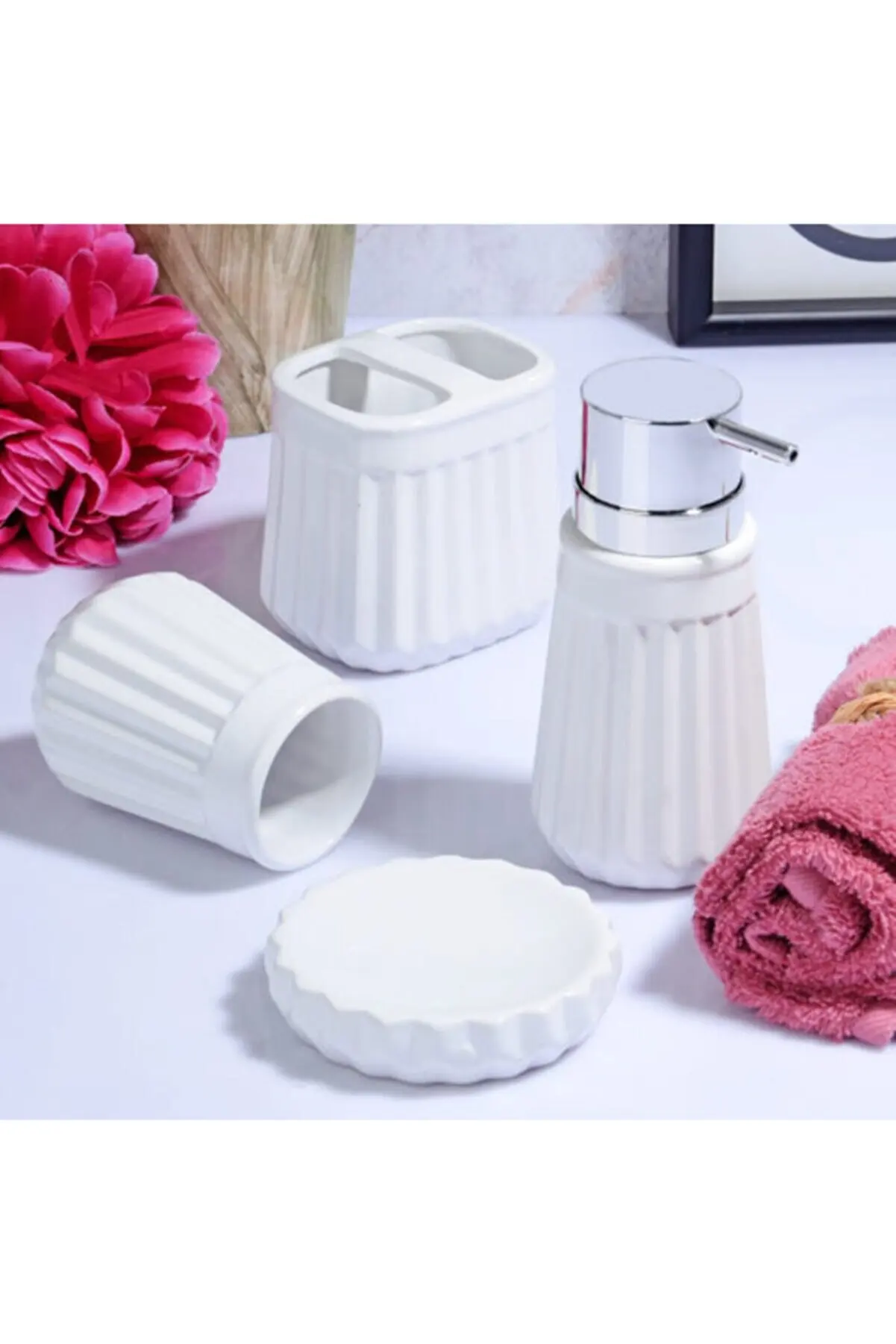 

Bathroom/4 Ceramic Bathroom Set
