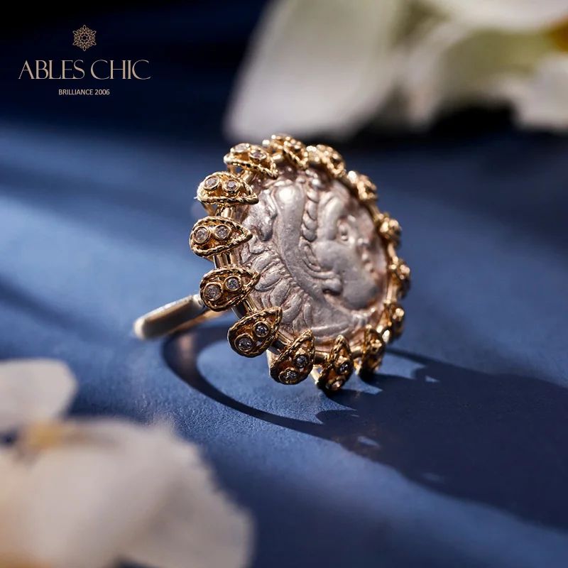 Кольцо из 18-каратного золота с бриллиантами карат