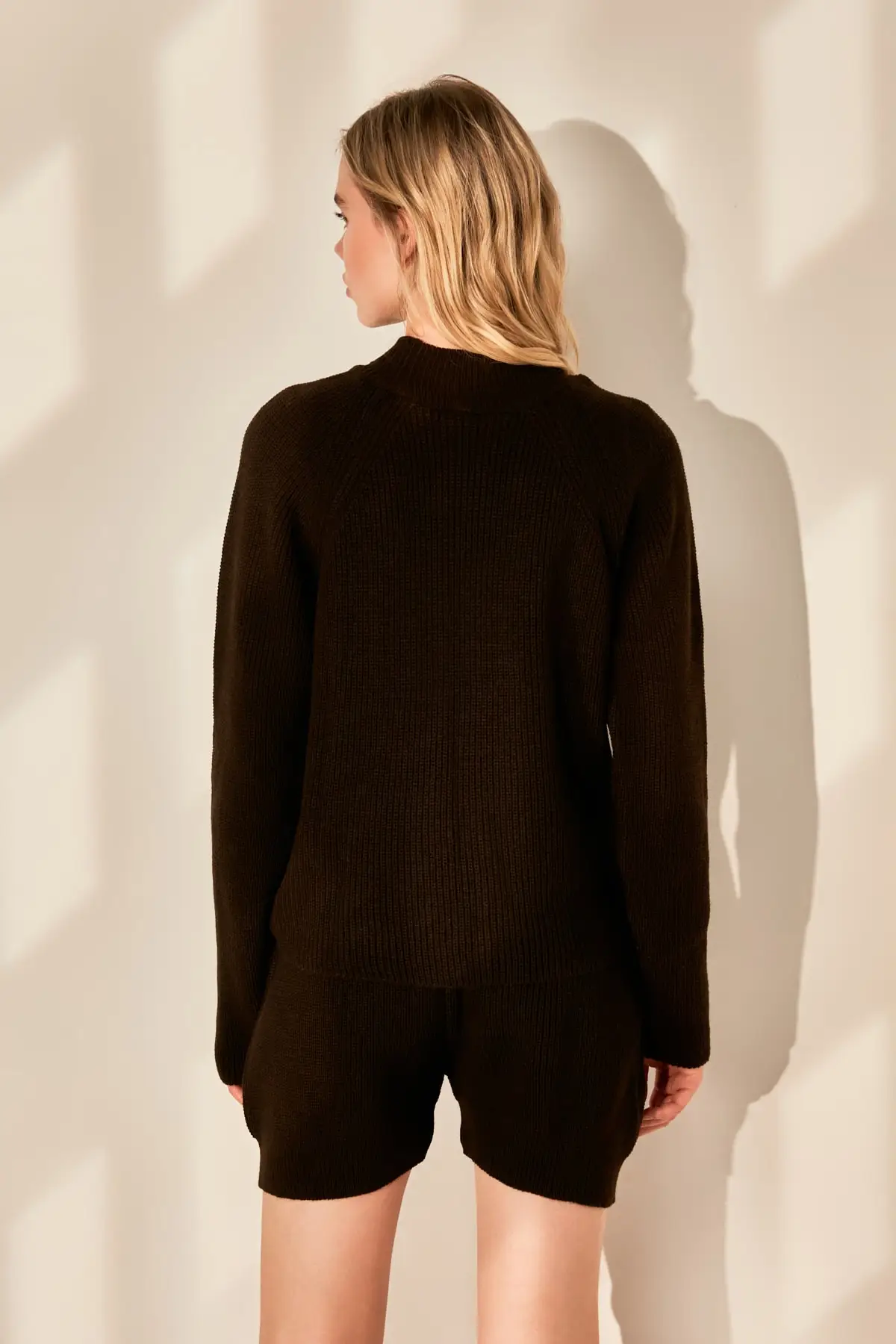 

Trendyol Upright Collar Sweater Shorts Knitwear Sub-Top Suit TWOAW21AU0081