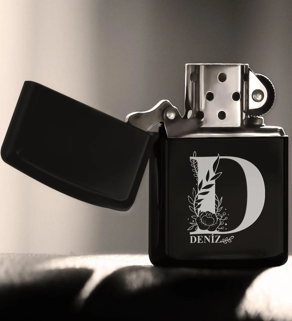 

Personalized D Letter Gasoline Black Metal Cigarette Lighter (Model 1)