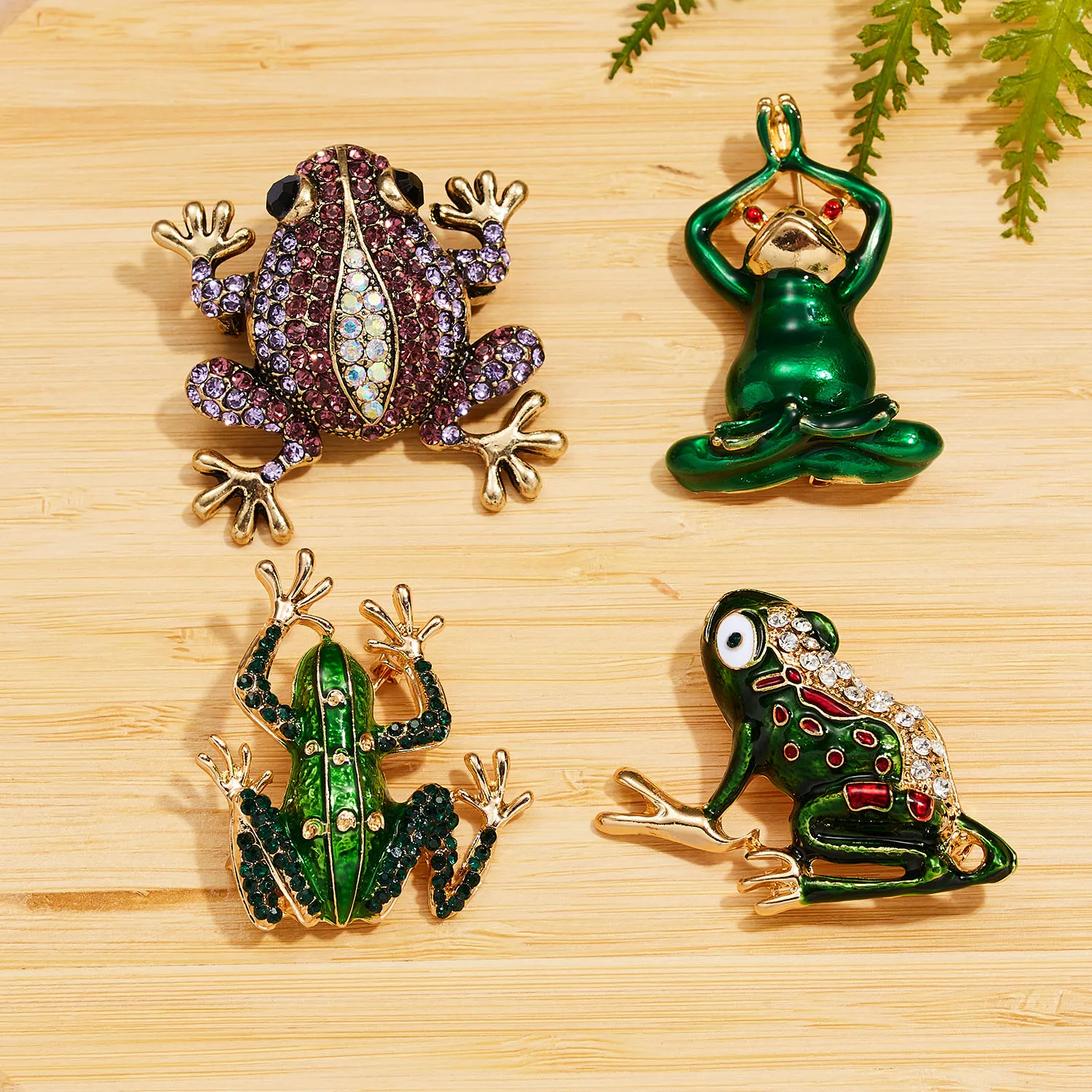 

Vivid Cute Green Animal Frog Brooch Luxury Rhinestone Gold Color Metal Brooches Pins For Women Fashion Dress Coat Accessories