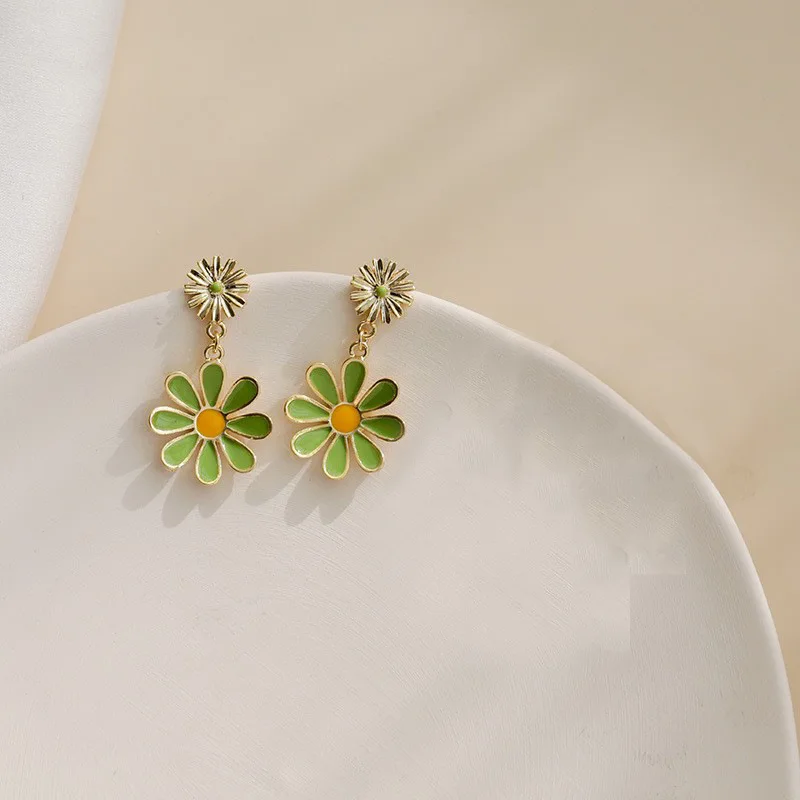 

Exquisite Daisy Earrings For Women Girl Korean Fashion Flower Stud Simple Party Boho Accessories Wholesale Jewelry Birthday Gift