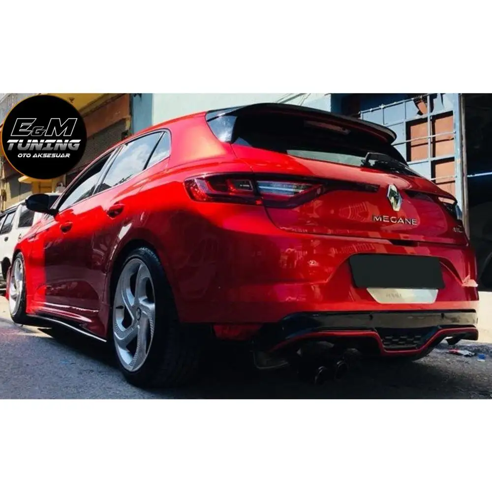 Насадка на задний бампер для хэтчбека Renault Megane 4 рассеиватель пианино черный и