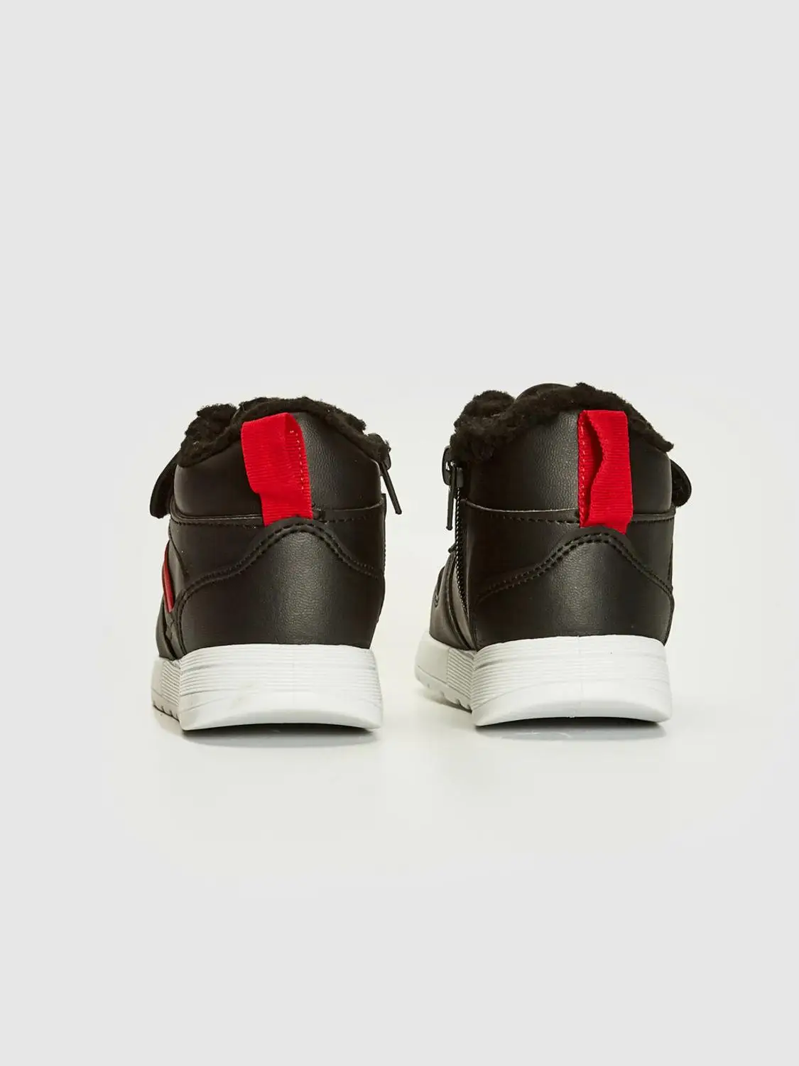 

NEW SEASON KIDS SHOES COMFORTABLE WEAR USE EASY TO WEAR