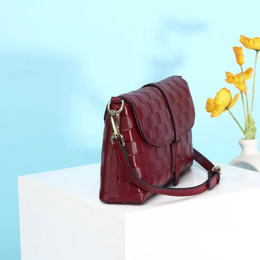 

Leather material fashion ladies soft ultra-thin simple shoulder bag messenger bag can be full of simple travel bags