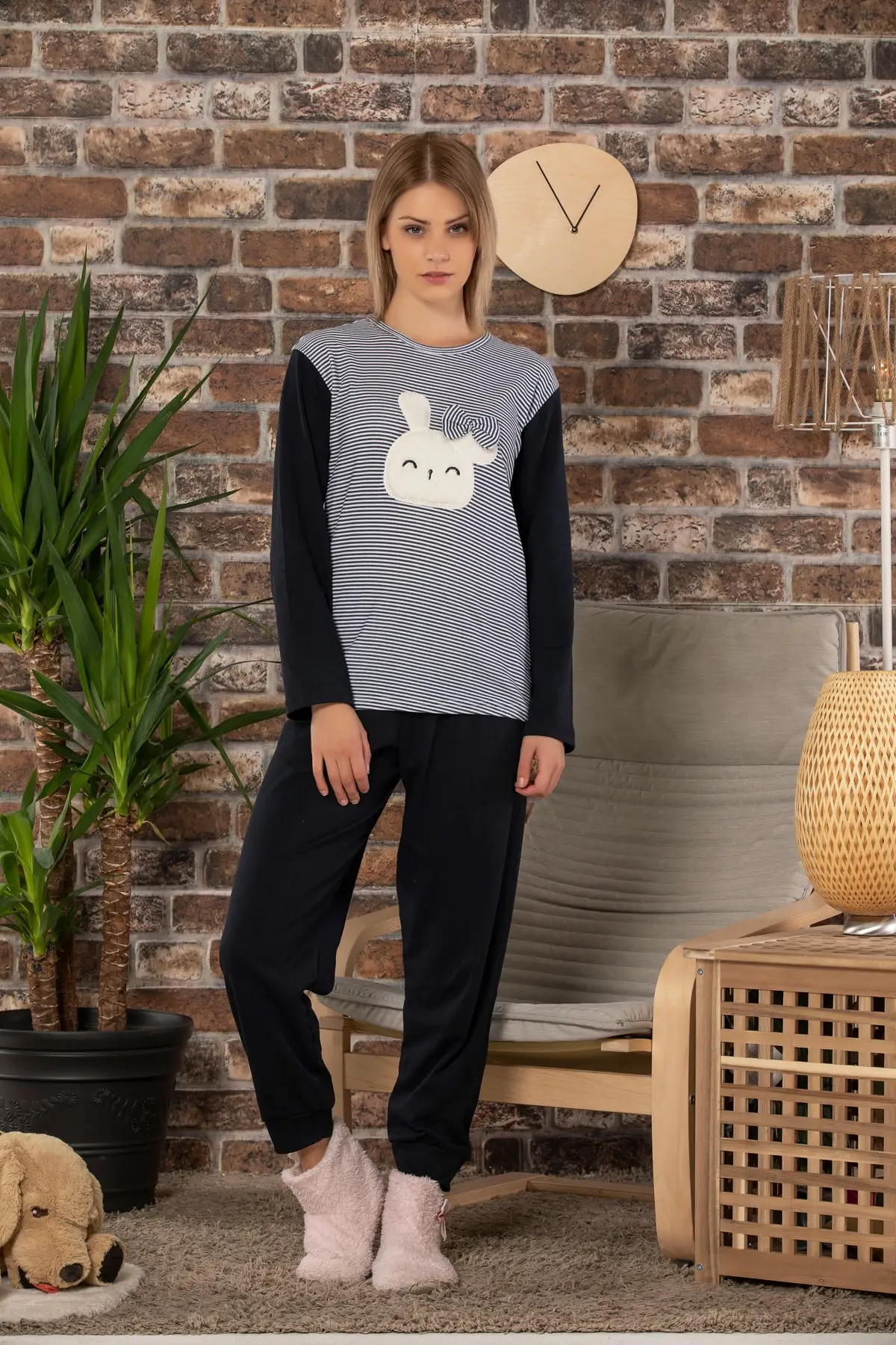 Клубничный женский темно-синий хлопковый Велсофт с вышивкой длинным рукавом из