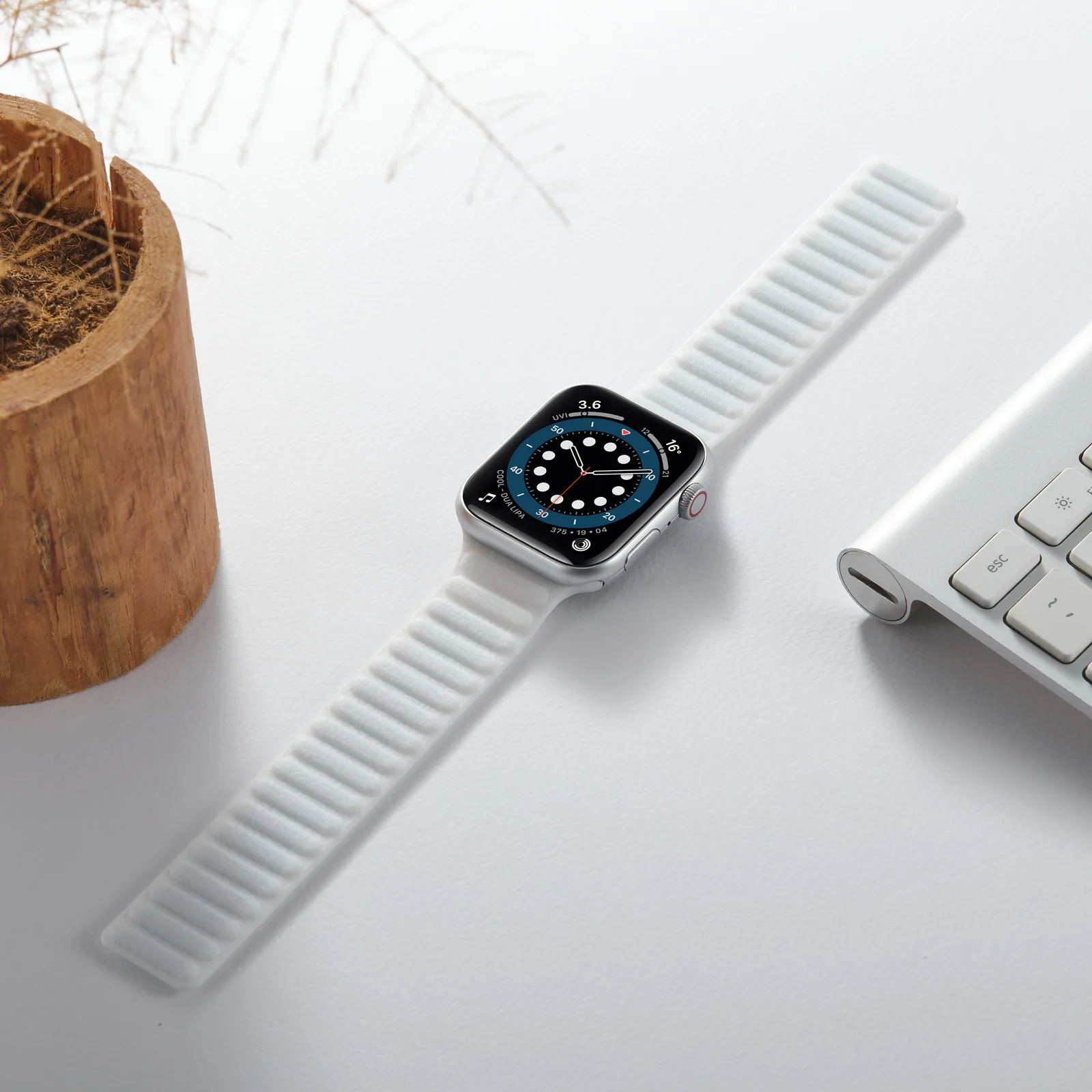 

Silicone Strap for Apple Watch Series 6 SE 5 4 3 2 1 iWatch Band 44mm 42mm 40mm 38mm Magnetic Watchband Bracelet for Apple Watch