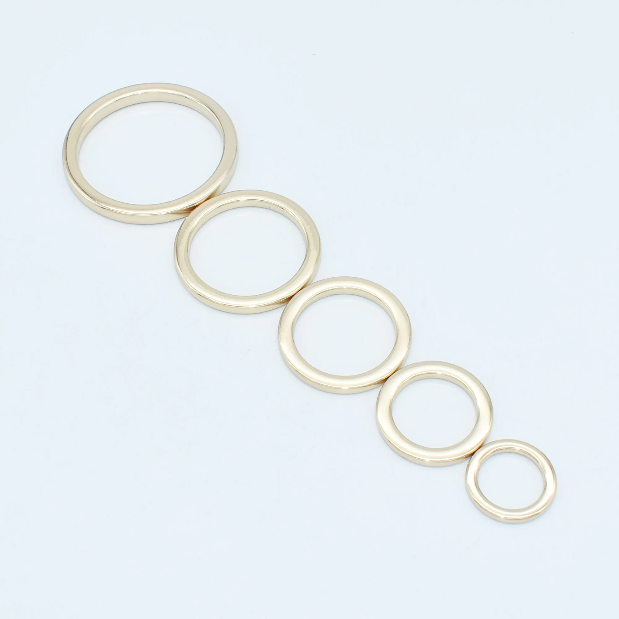 

Gold Flat O rings Metal O Buckle Belt Strap Buckle O Ring Collar Belt Strap Buckle for Handbag Bag Leather Craft 2'' 1.5''1.2”