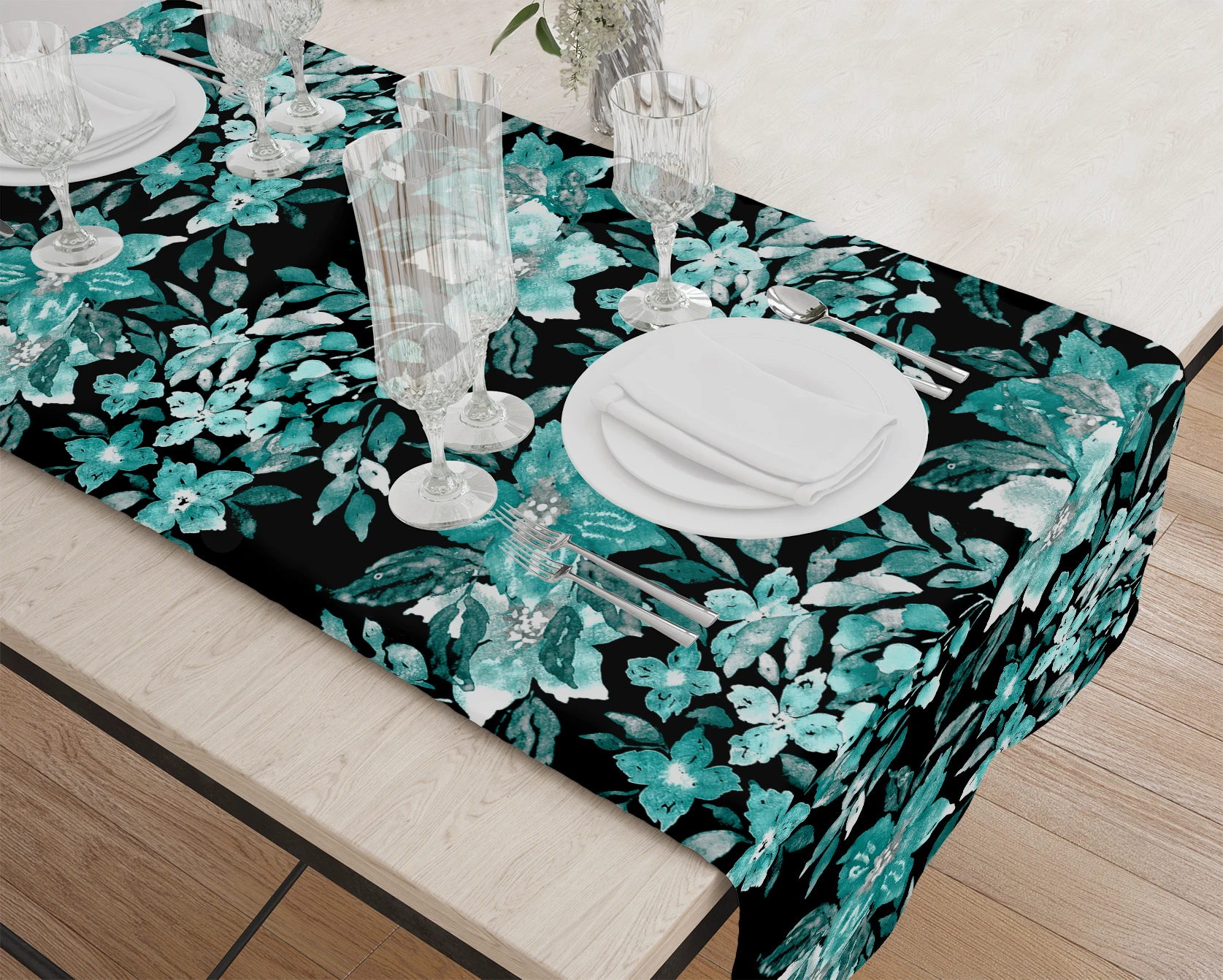 

Тканевая дорожка с черными зелеными листьями и цветочным узором