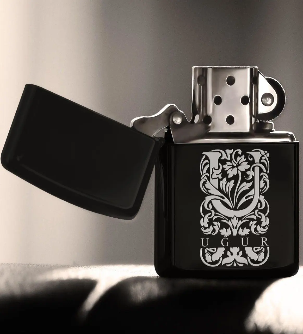 

Personalized U Letter Gasoline Black Metal Cigarette Lighter (Model 2)