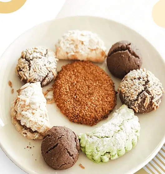 

LOTS OF SWEET DRY CAKE WITH ITS GREAT TASTE AND AMAZING AROMA 1000 GRAMS FREE SHIPPING