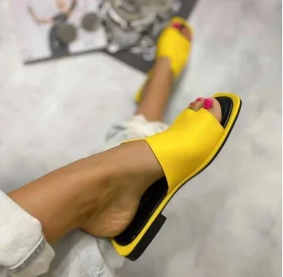 Женские шлепанцы черные белые красные желтые лето-зима 2022 | Обувь