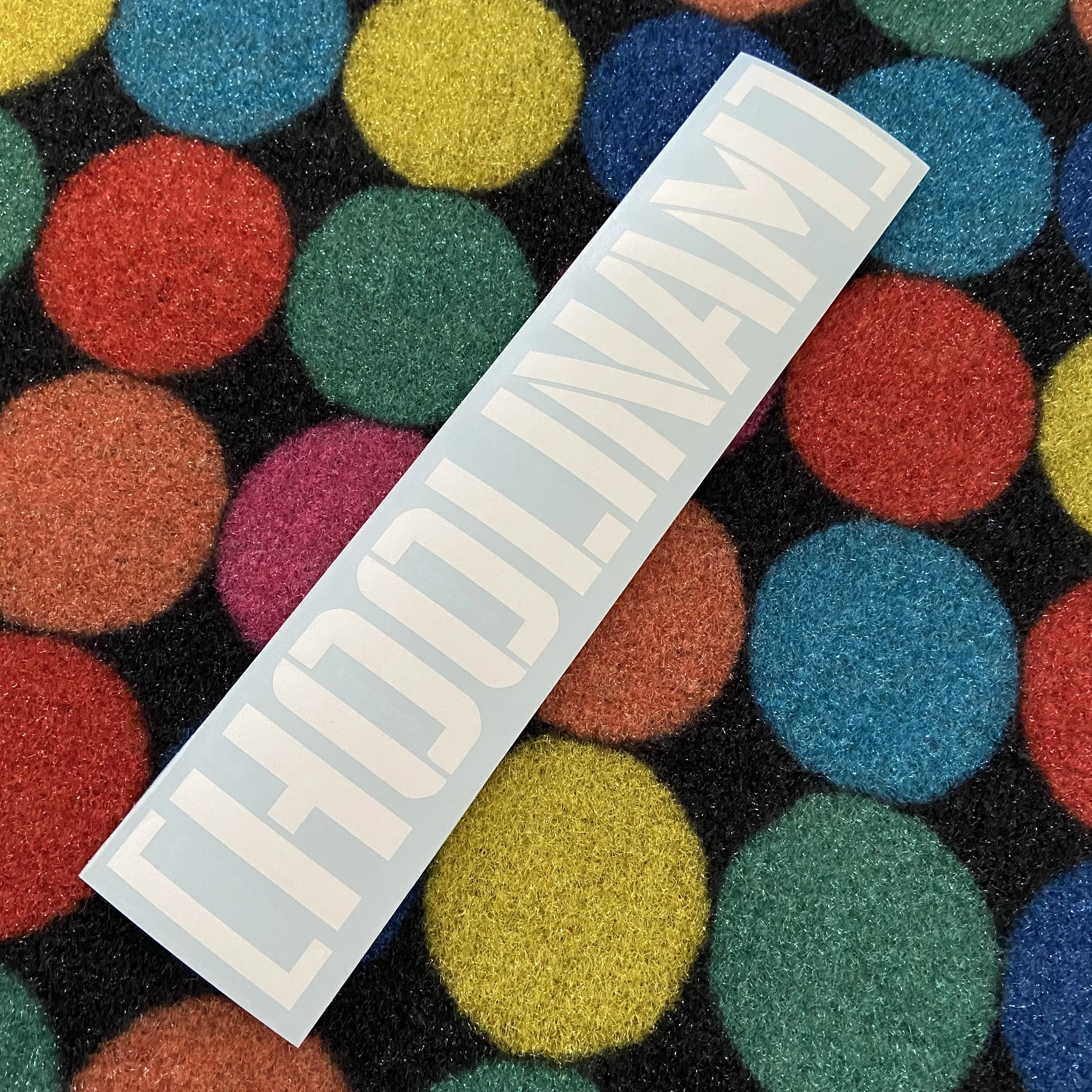 Наклейка на автомобиль из виниловой пленки oracal водонепроницаемая (