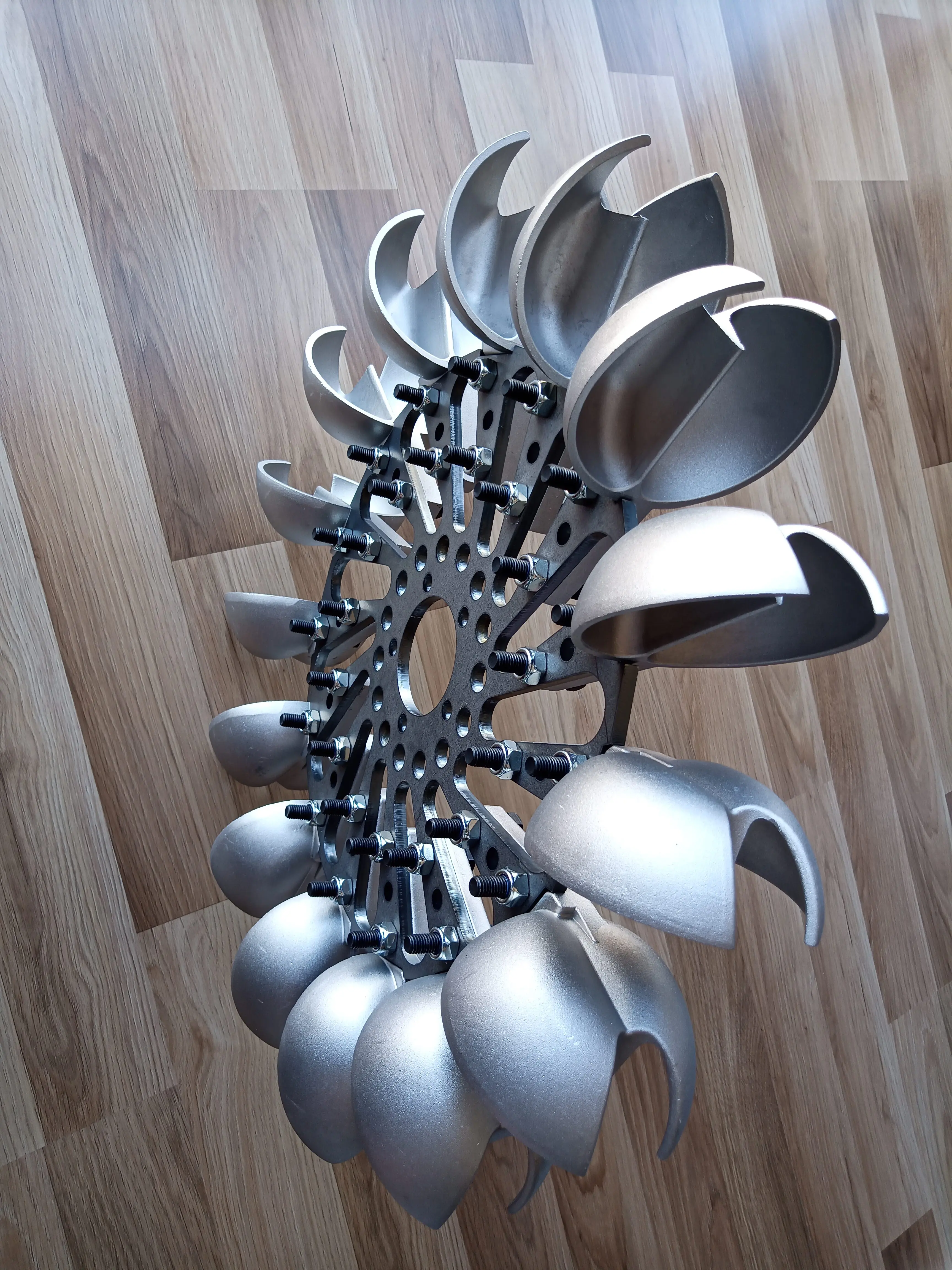 Водяное турбинное колесо Pelton с 15 алюминиевыми ложками внешний диаметр = 580 мм и 22 83