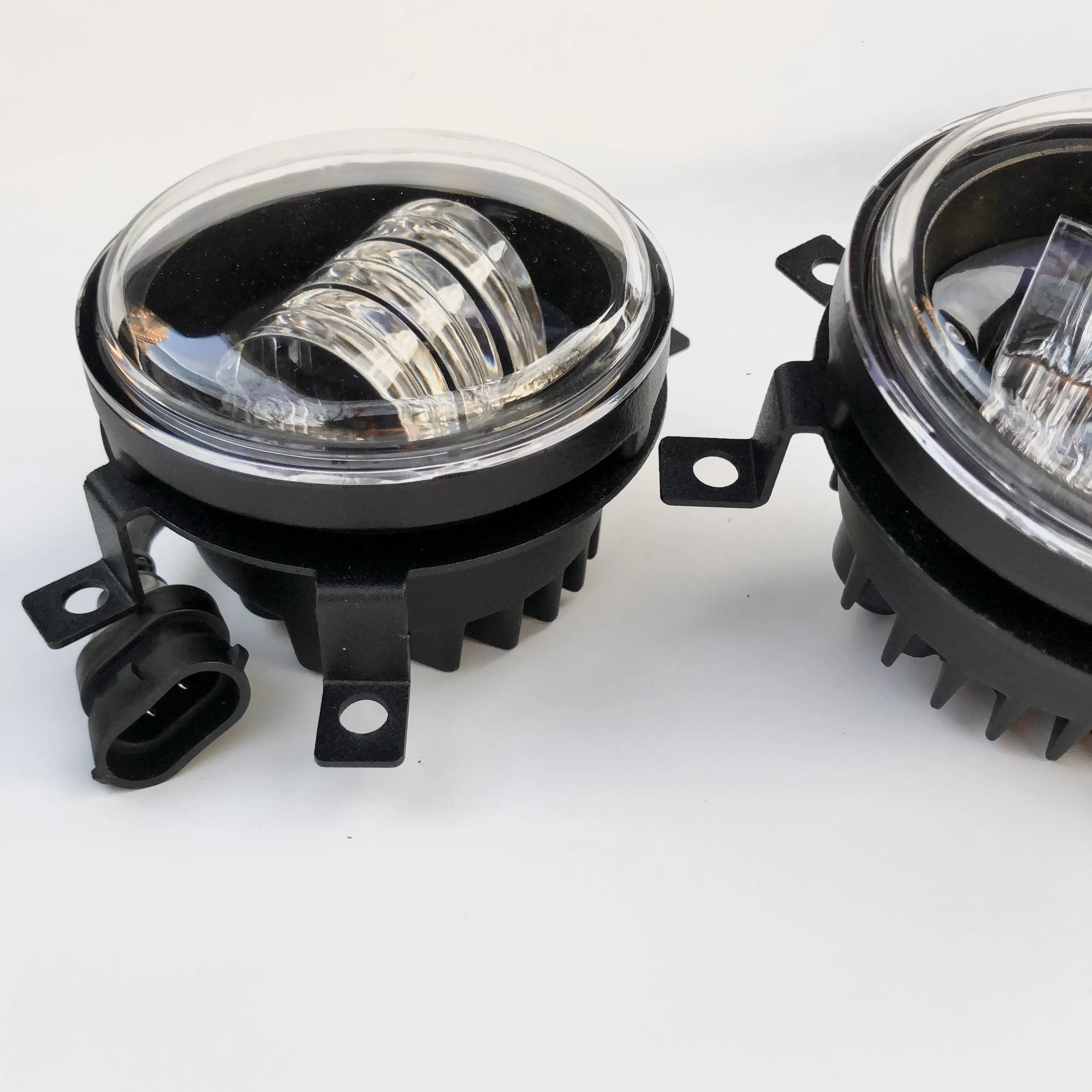 Светодиодные противотуманные фары Lada Vesta Renault Logan Ford Focus Peugeot Citroen Mitsubishi Daewoo Nexia Matiz |
