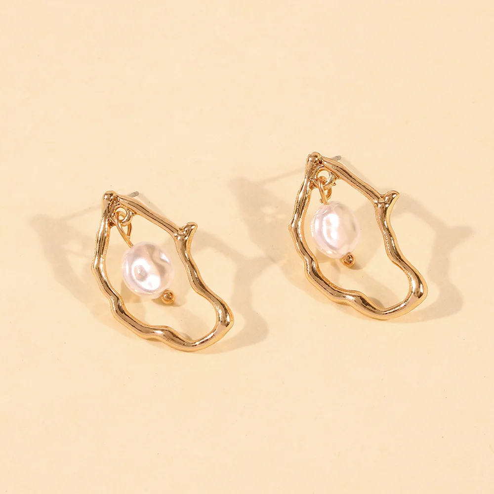 

2021 fashion personality retro wind minority irregular pearl earrings temperament elegant female earrings
