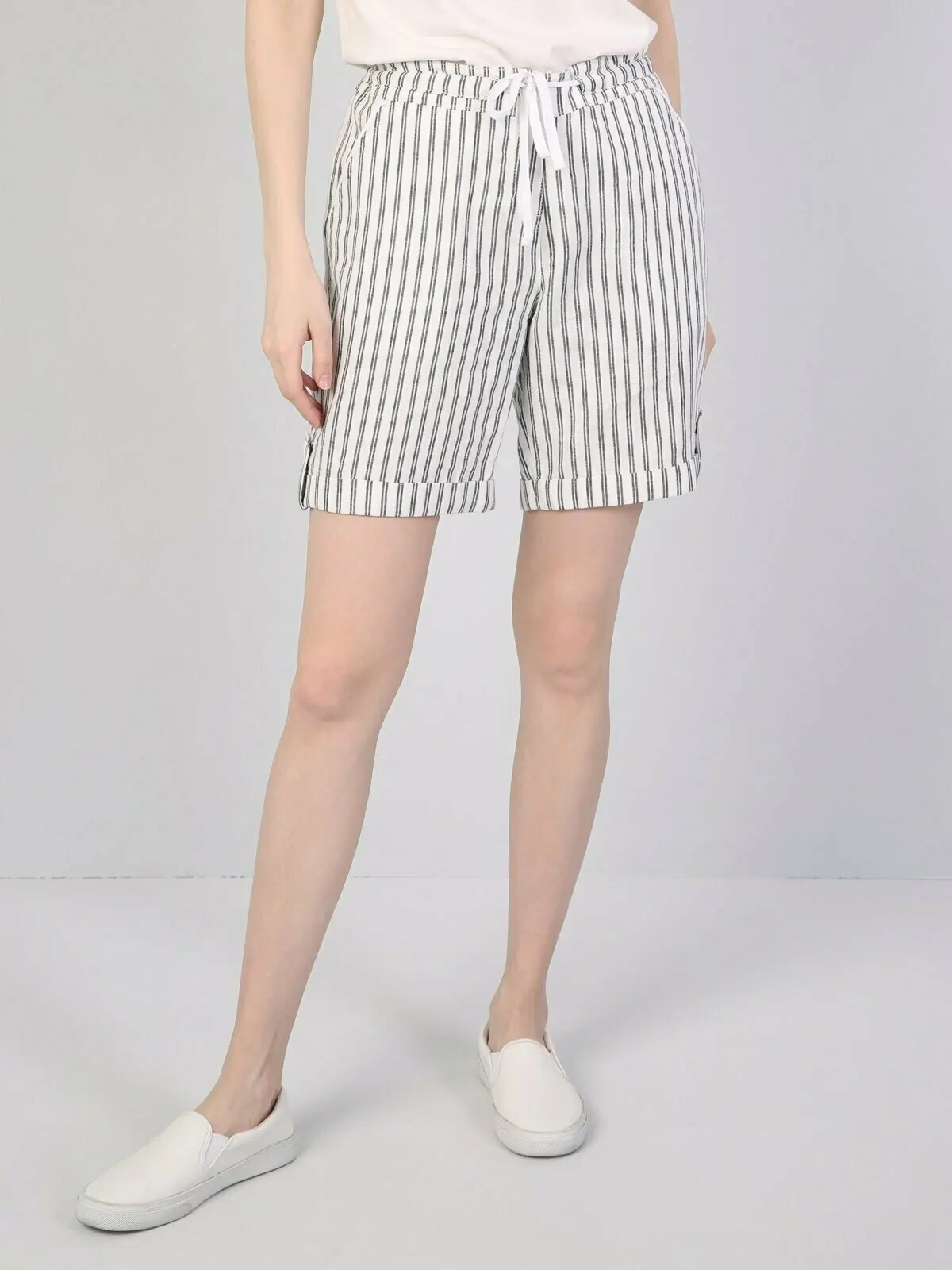 

Colins Woman Regular Fit Off White Short,CL1043715