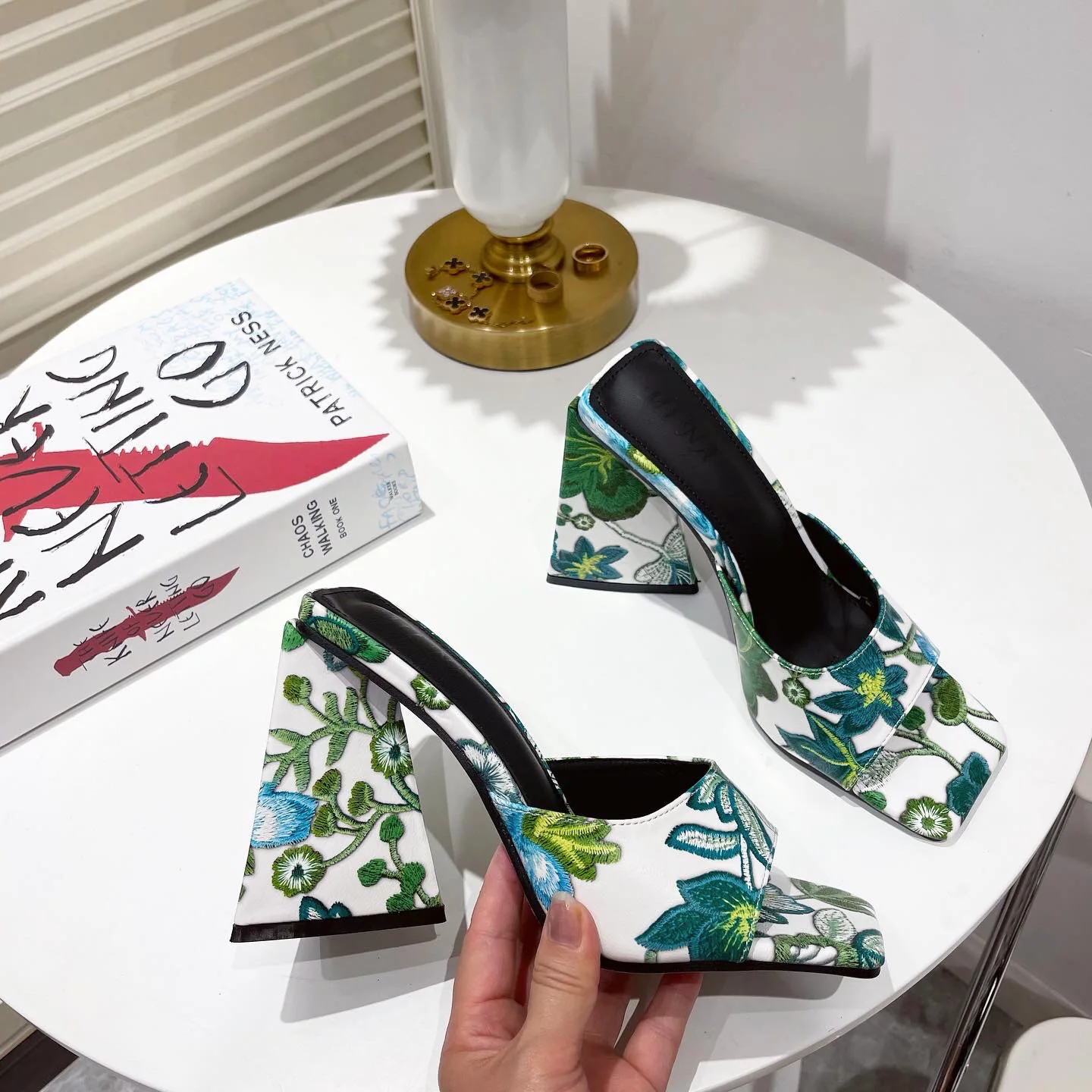 

2022 New Style Summer Outer Wear Fashion Flower Printing Tapered Thick High-Heeled Slide Slippers