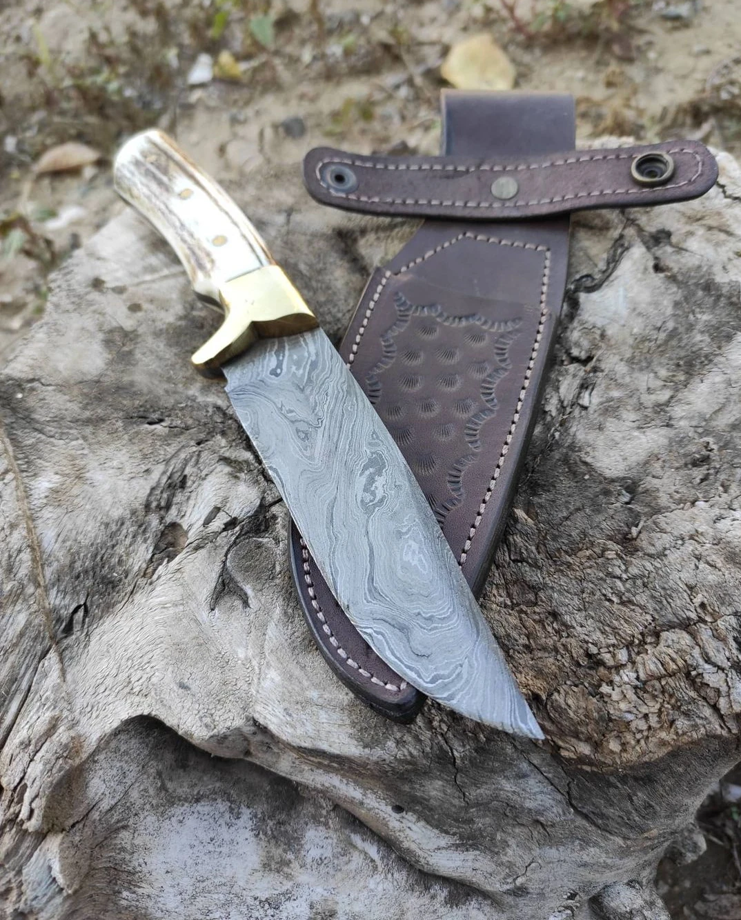 

Deer Antler Handle Damascus Steel Hunting Knife With Leather Sheath-Full Tang Blade, Bowie Knife,Tracker Knife-Gift For Hunters