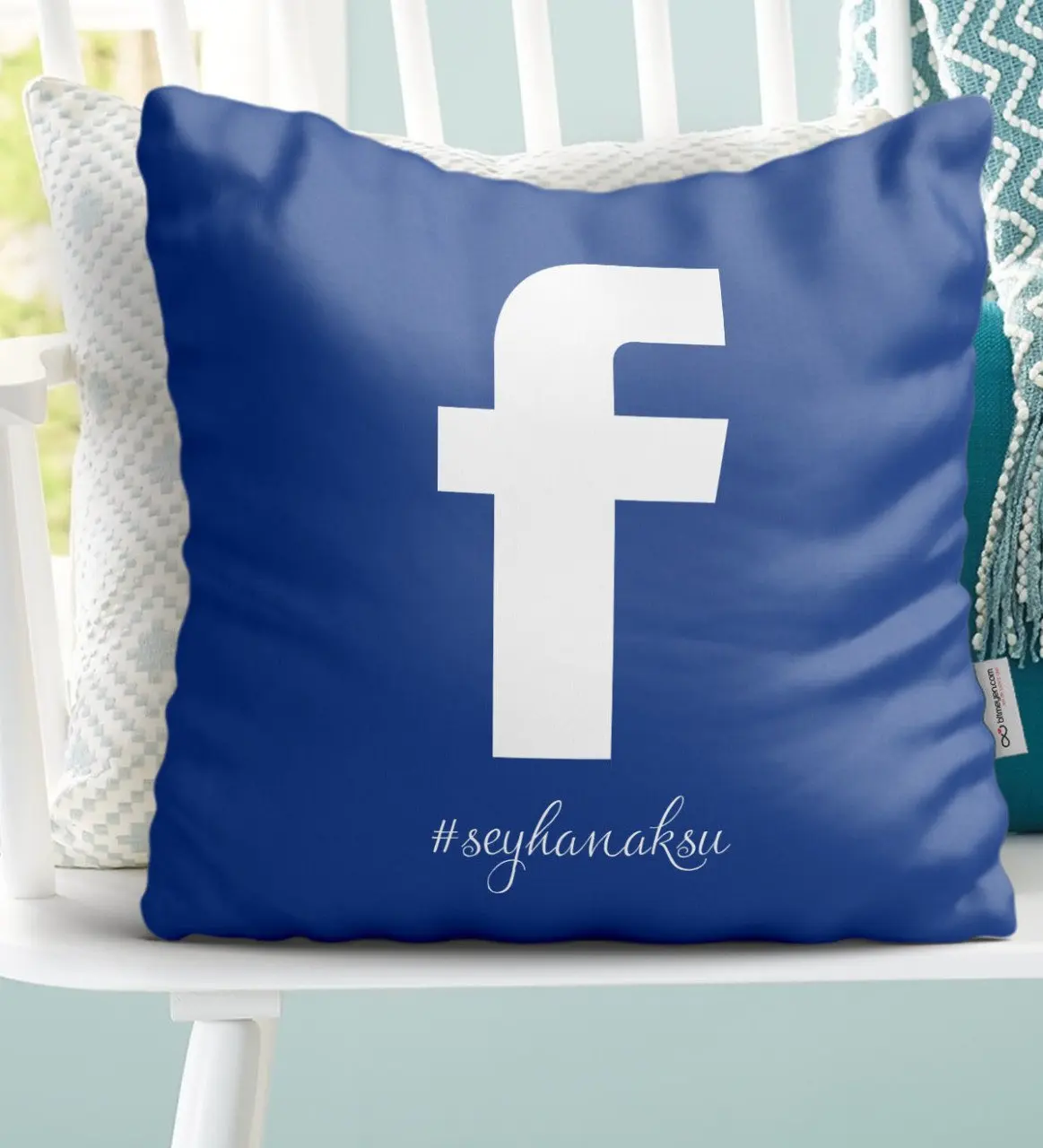 

Персонализированная подушка из сатина Facebook-1