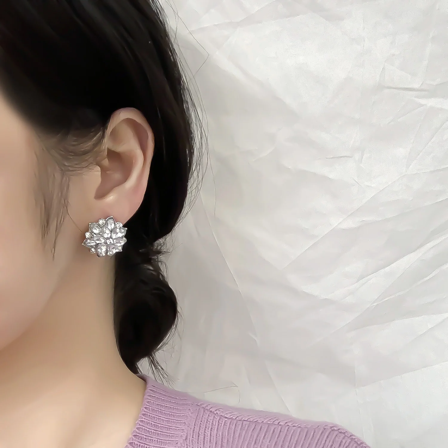 Женские серьги-гвоздики с кристаллами | Украшения и аксессуары