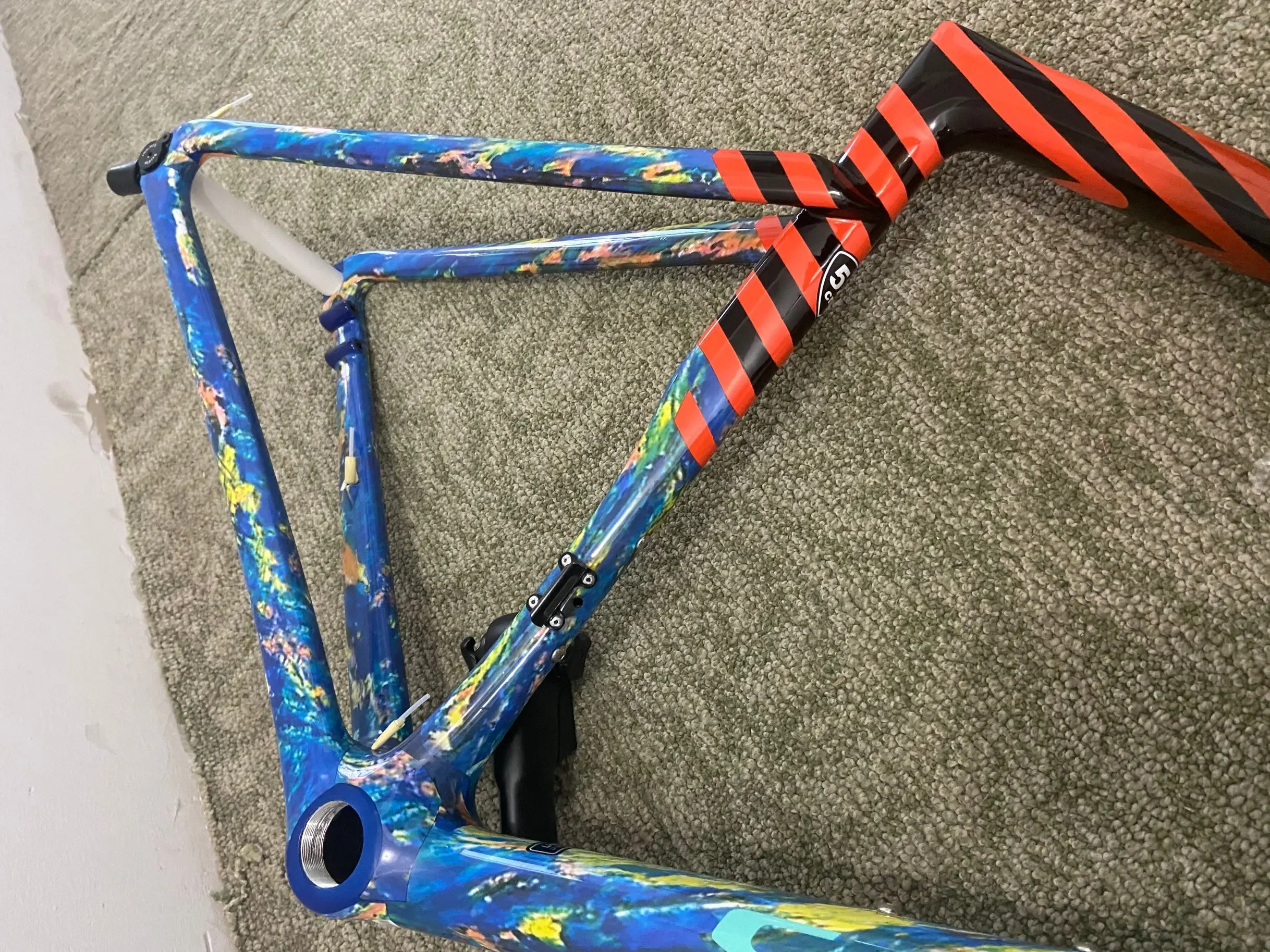 

Colorful colors bike frame blue orange cycling frameset disc 142x12mm racing framework 2022 style sl7 road carbon frame in stock