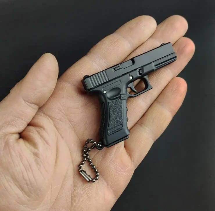 Брелок Glock G17 масштаб 1:3 черный пистолет PUBG детский игрушечный | Украшения и