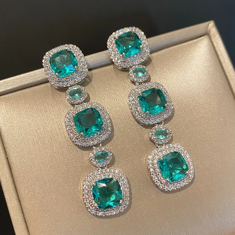 

Серьги женские винтажные квадратные с зелеными бриллиантами