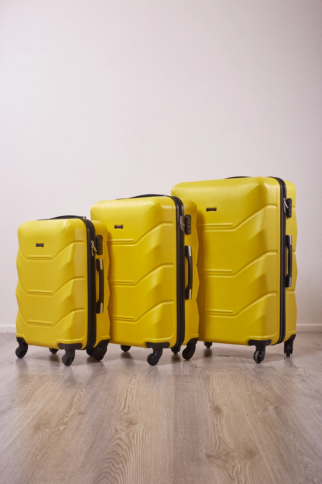 сет чемоданов freedom min |