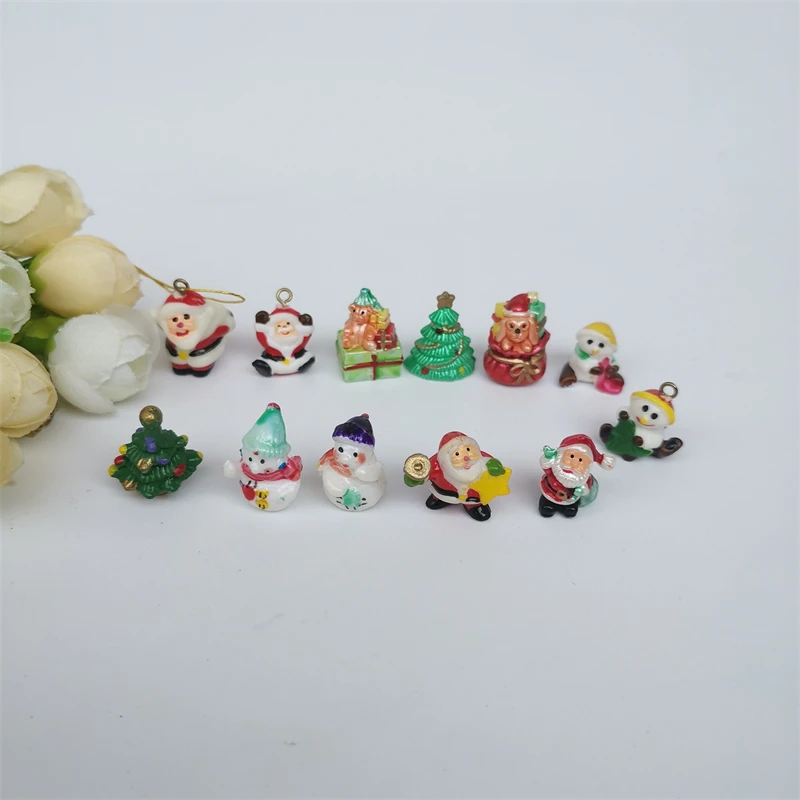 

10/20Pcs/Bag Random Cartoon Anime Santa Claus Series Doll Keychain Pendant Phone Bag Accessories Car Desktop Toy Ornaments A22