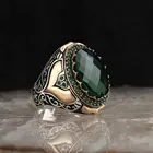 Мужское серебряное кольцо с зеленым фианитом