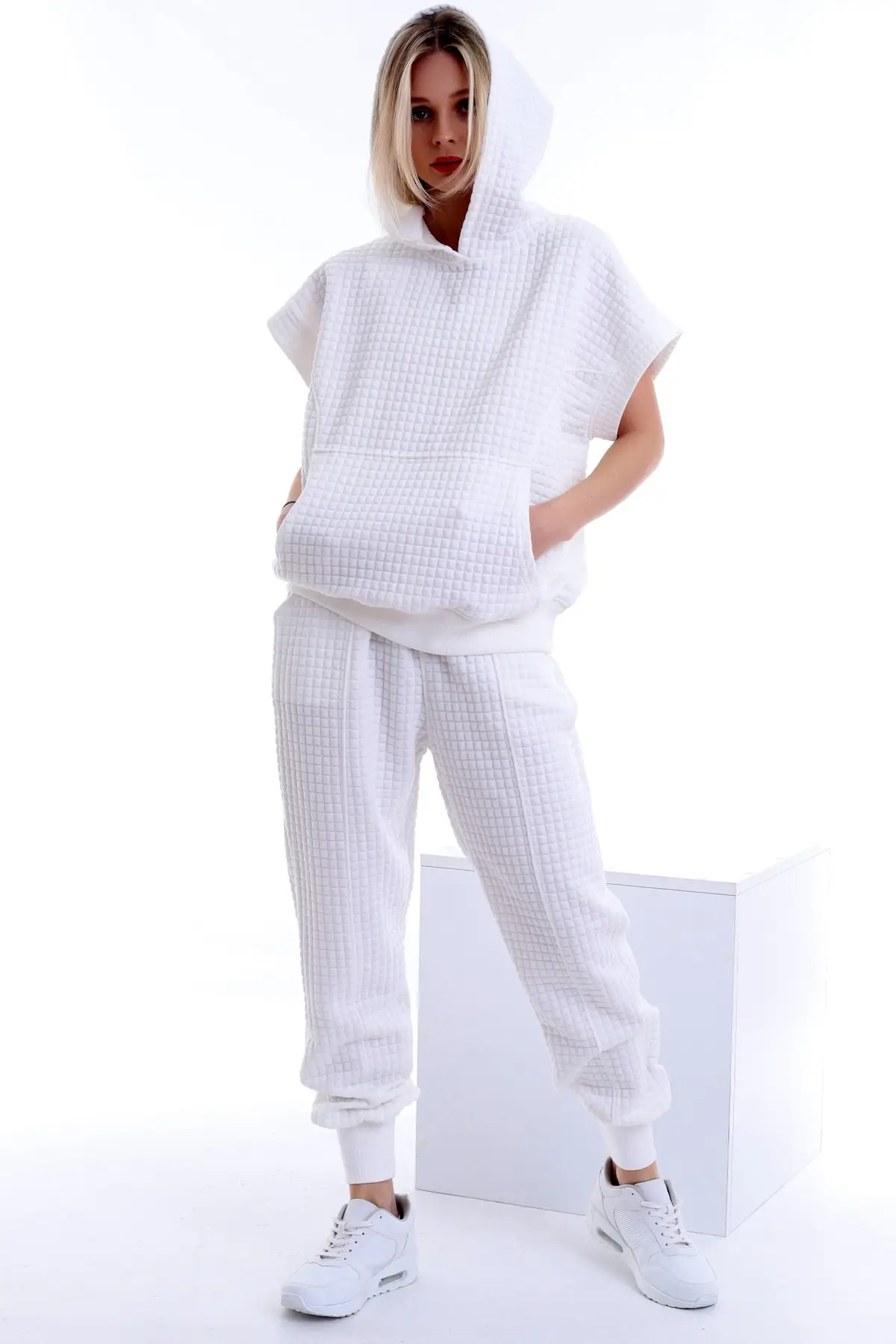 YENİ ÖZEL TASARIM 2021 , Yeni Kolleksiyonumuzdan Soft Kapitoneden, Kapişonlu, Cool, Şık, Rahat Hoody Kombin