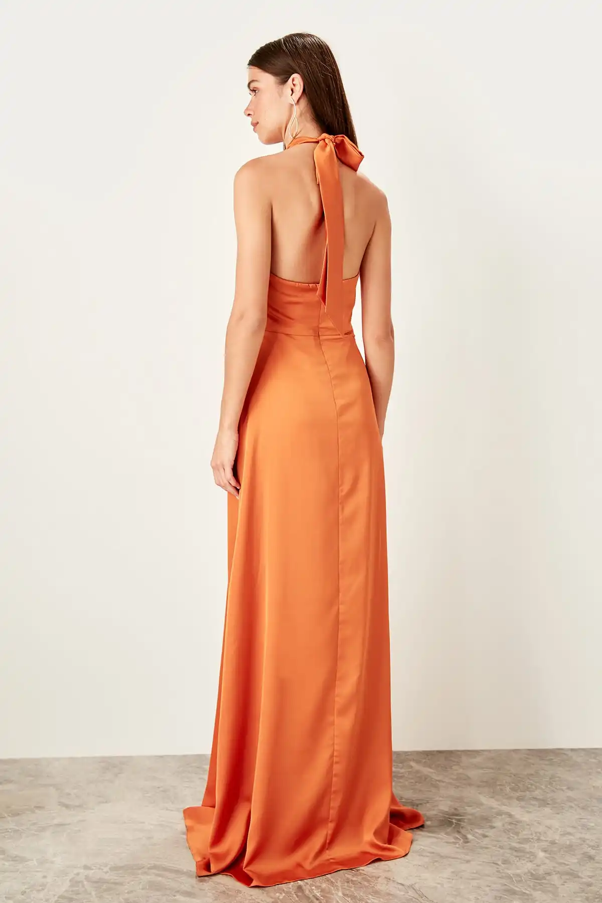 Trendyol вечернее платье с низким вырезом TPRSS19BB0555