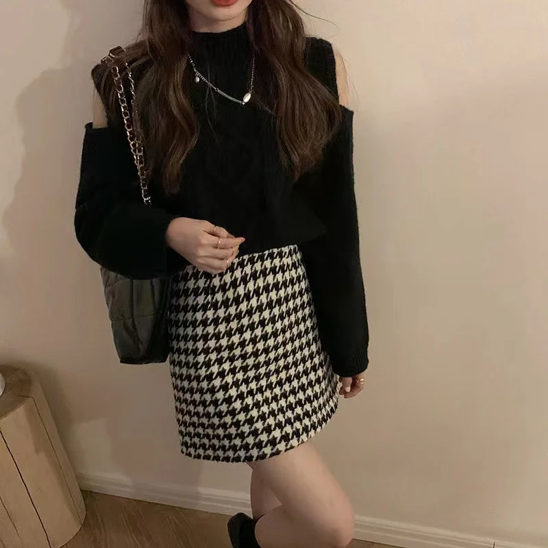

2021 High-waisted Plaid Mini Skirt for women in black and white