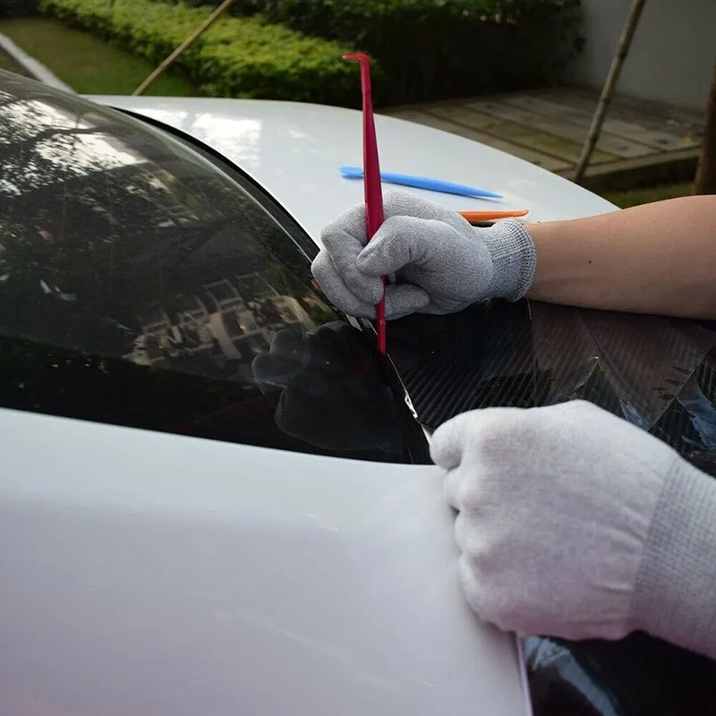 Виниловая пленка для автомобиля устанавливается на ракель из углеродного