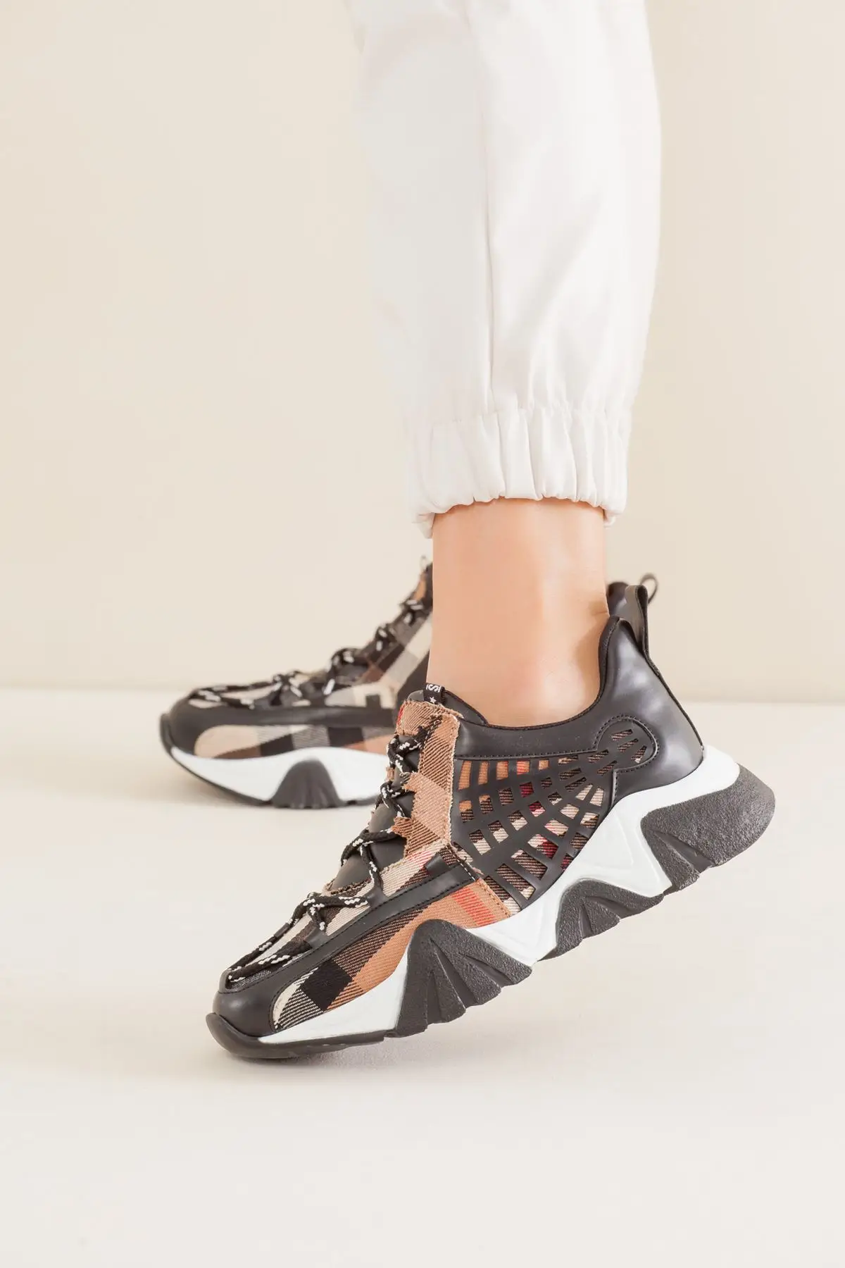 

WOMEN BLACK SPORT SHOES new season sneaker stylish design women's fashion