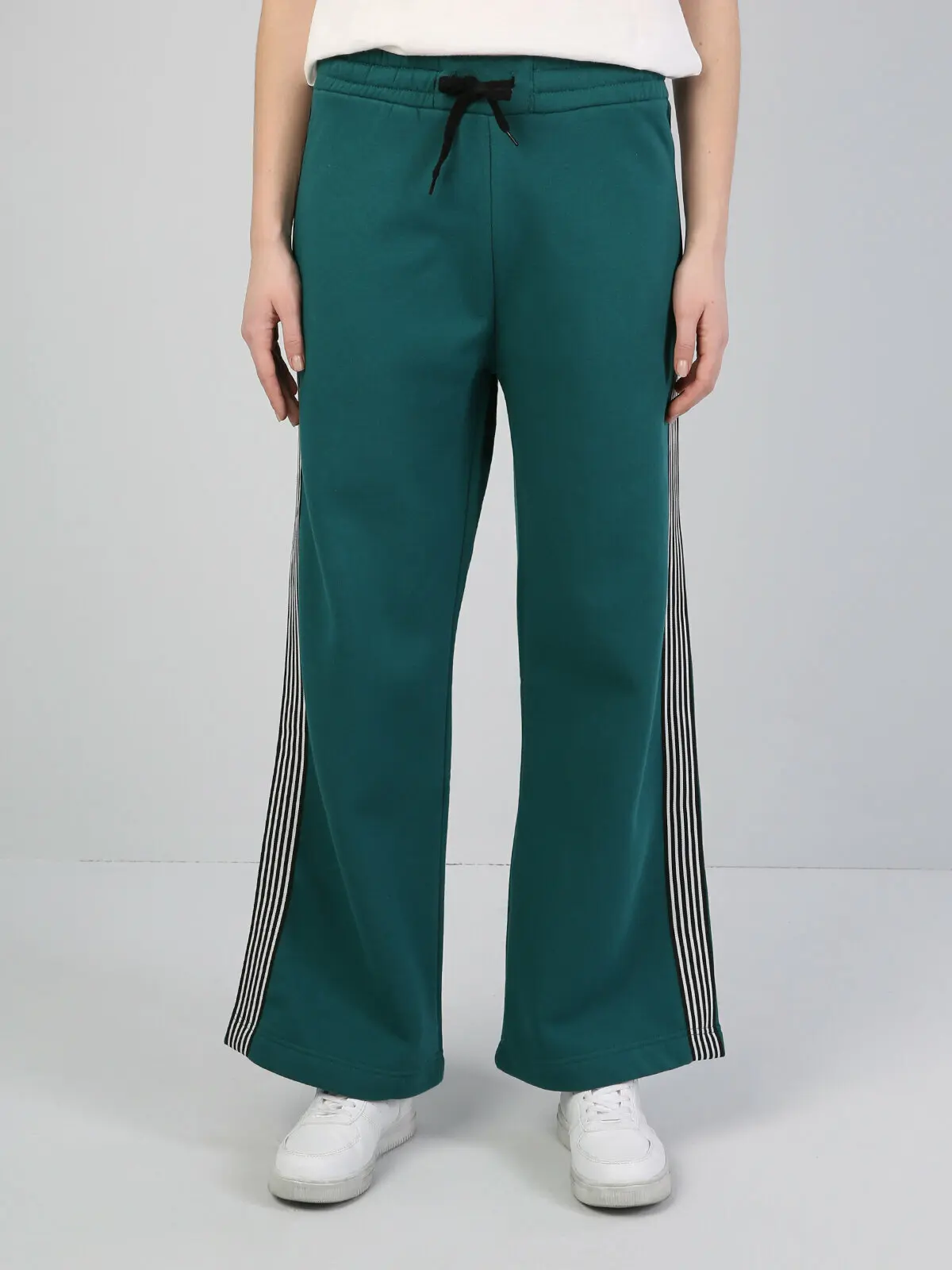 

Colins Woman Comfort Fit Green Sweatpant ,CL1041633