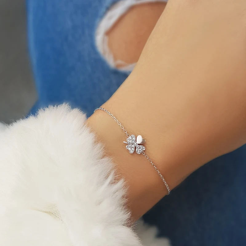 

Vaoov 925 Sterling Silver Clover Bracelet