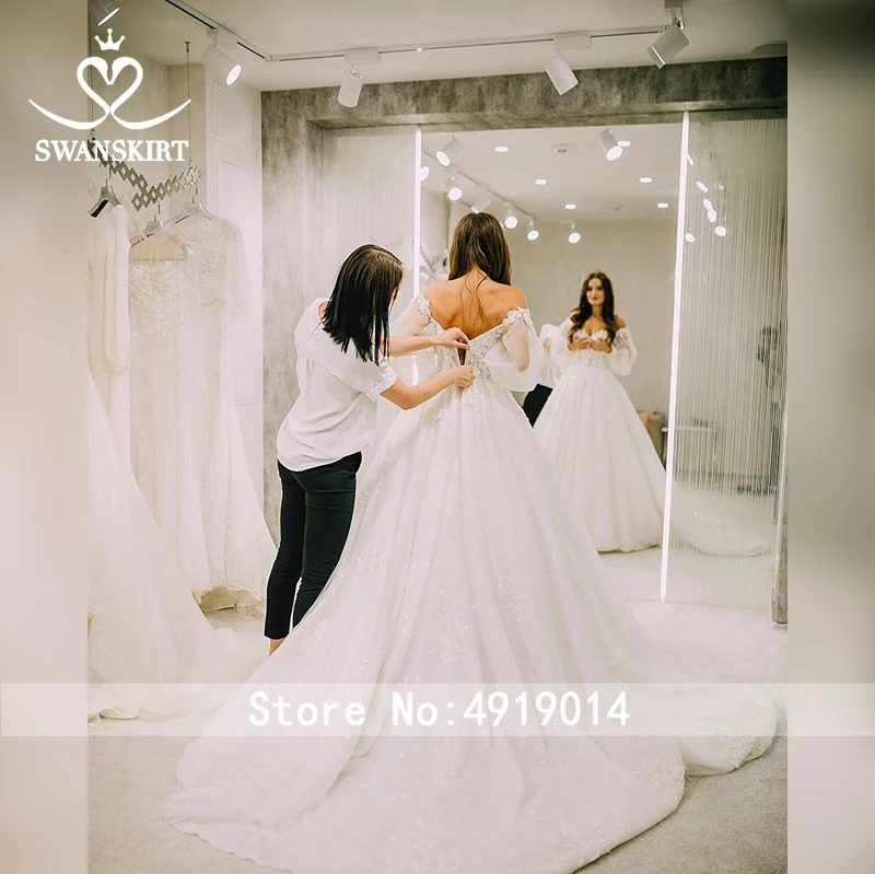 Vintage Appliques Ball Gown Wedding Dress Swanskirt Boat Neck Vestido de noiva lantern Sleeve Princess Bride Gown F148